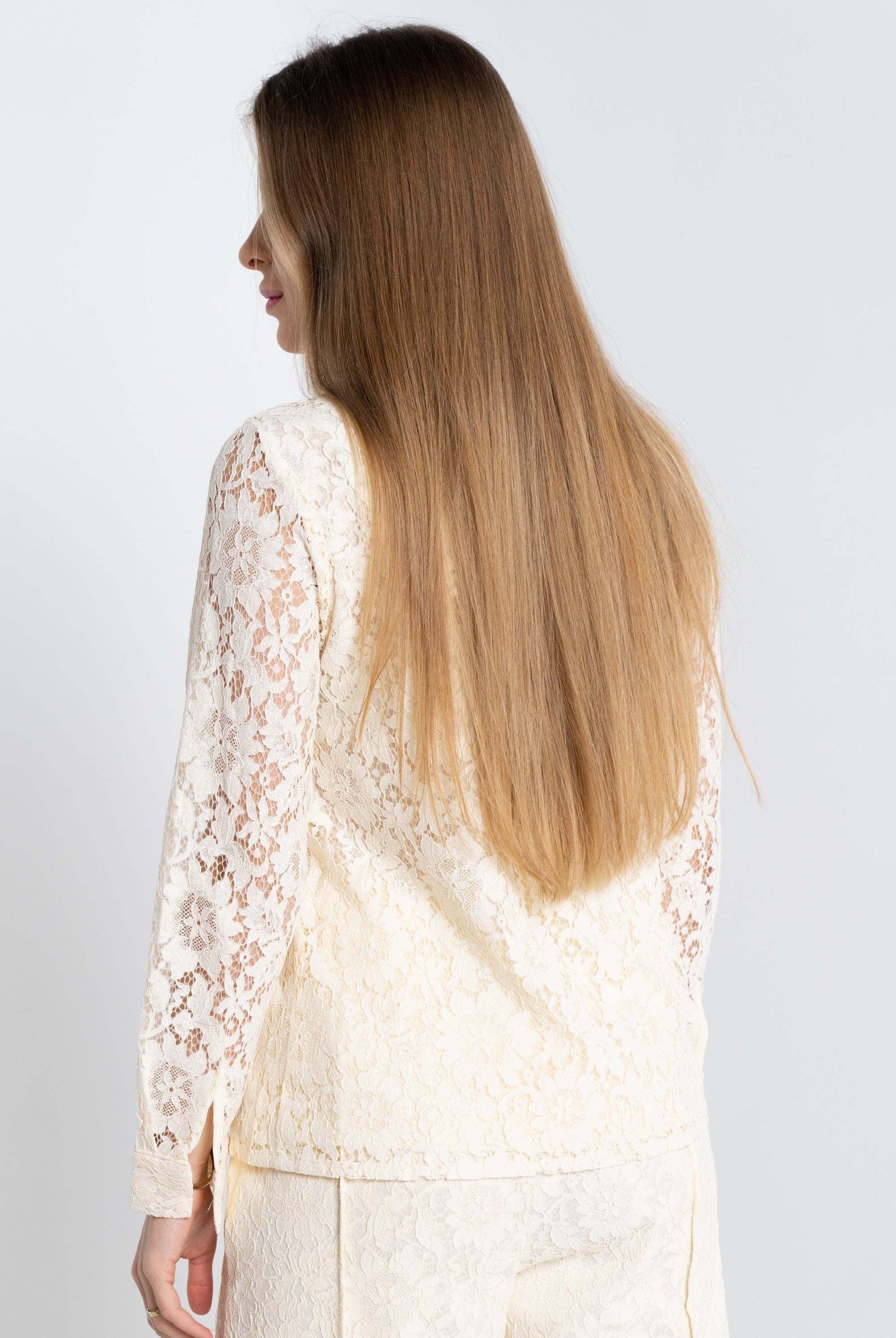 نتشي بلوزة نسائية مشجرة بأزرار أمامية