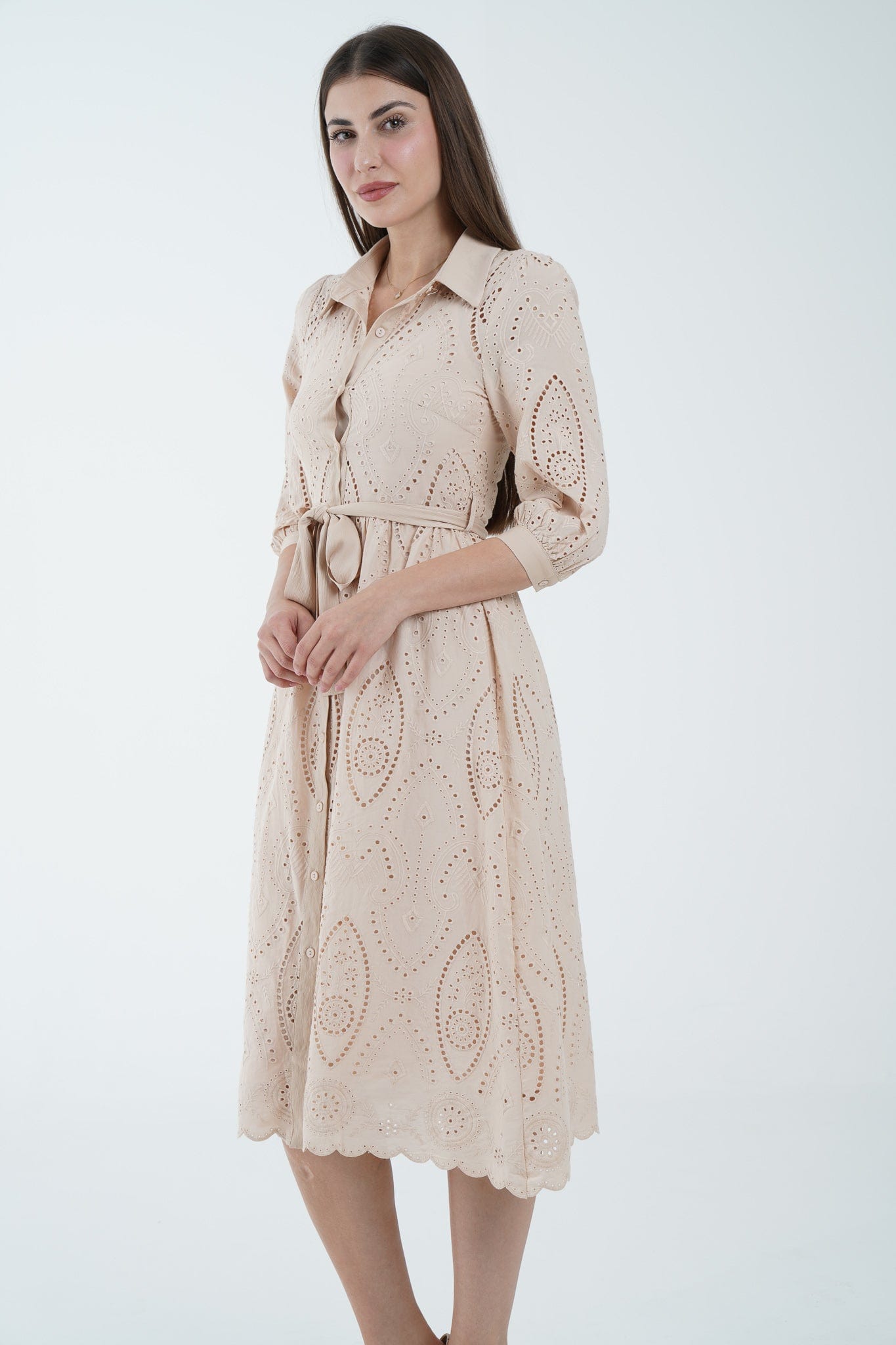 نتشي فستان ميدي نسائي مخرم بحزام على الخصر وأزرار أمامية وياقة 3/4 كم