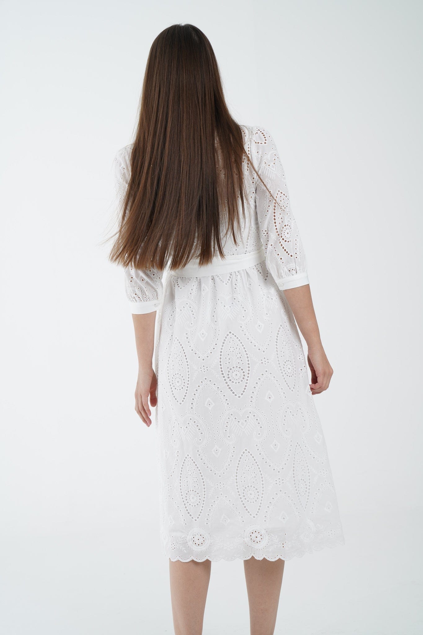 نتشي فستان ميدي نسائي مخرم بحزام على الخصر وأزرار أمامية وياقة 3/4 كم