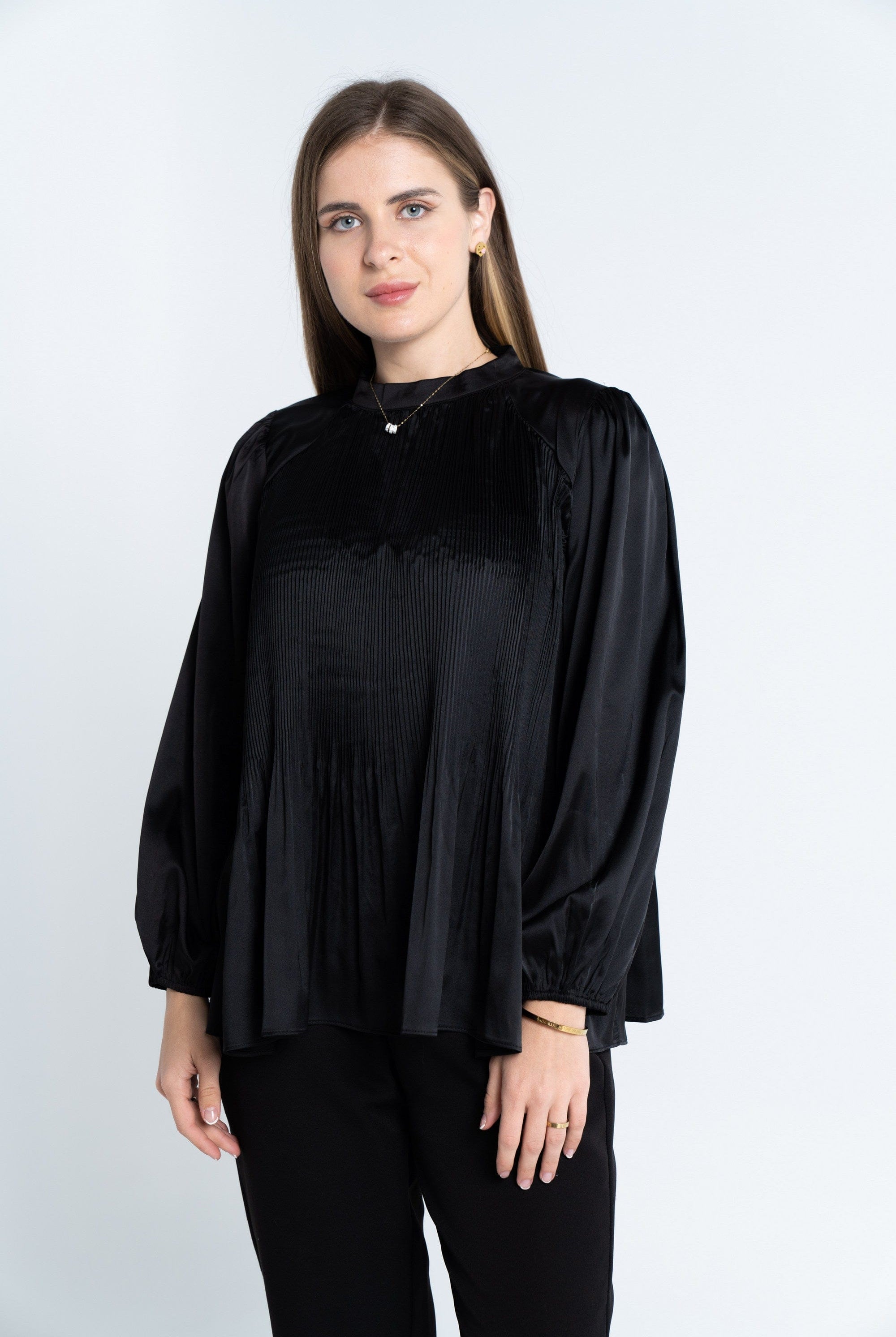 نتشي بلوزة بكسرات ضيقة كم طويل بف نسائي