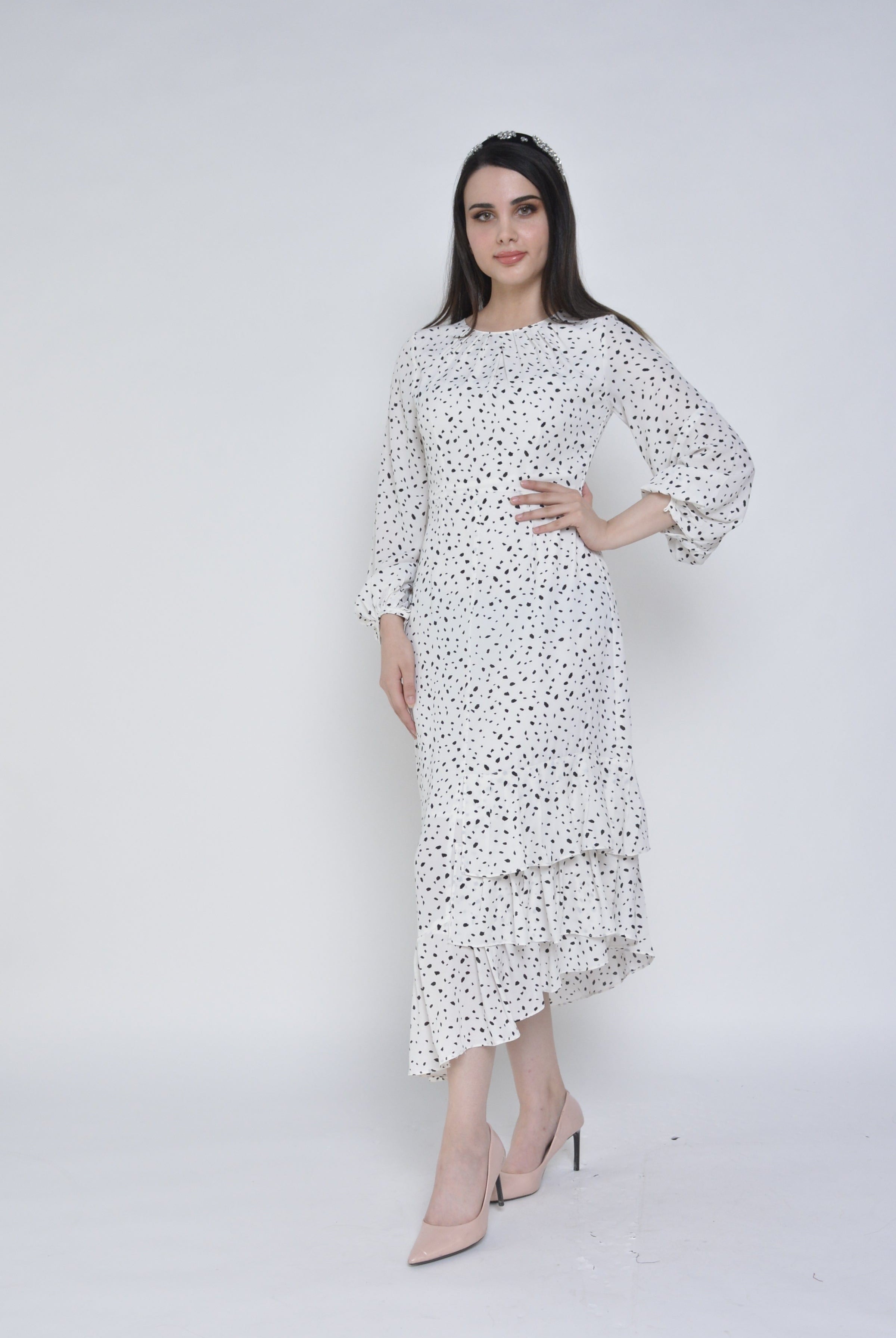 نتشي فستان ميدي منقط بأكمام طويلة