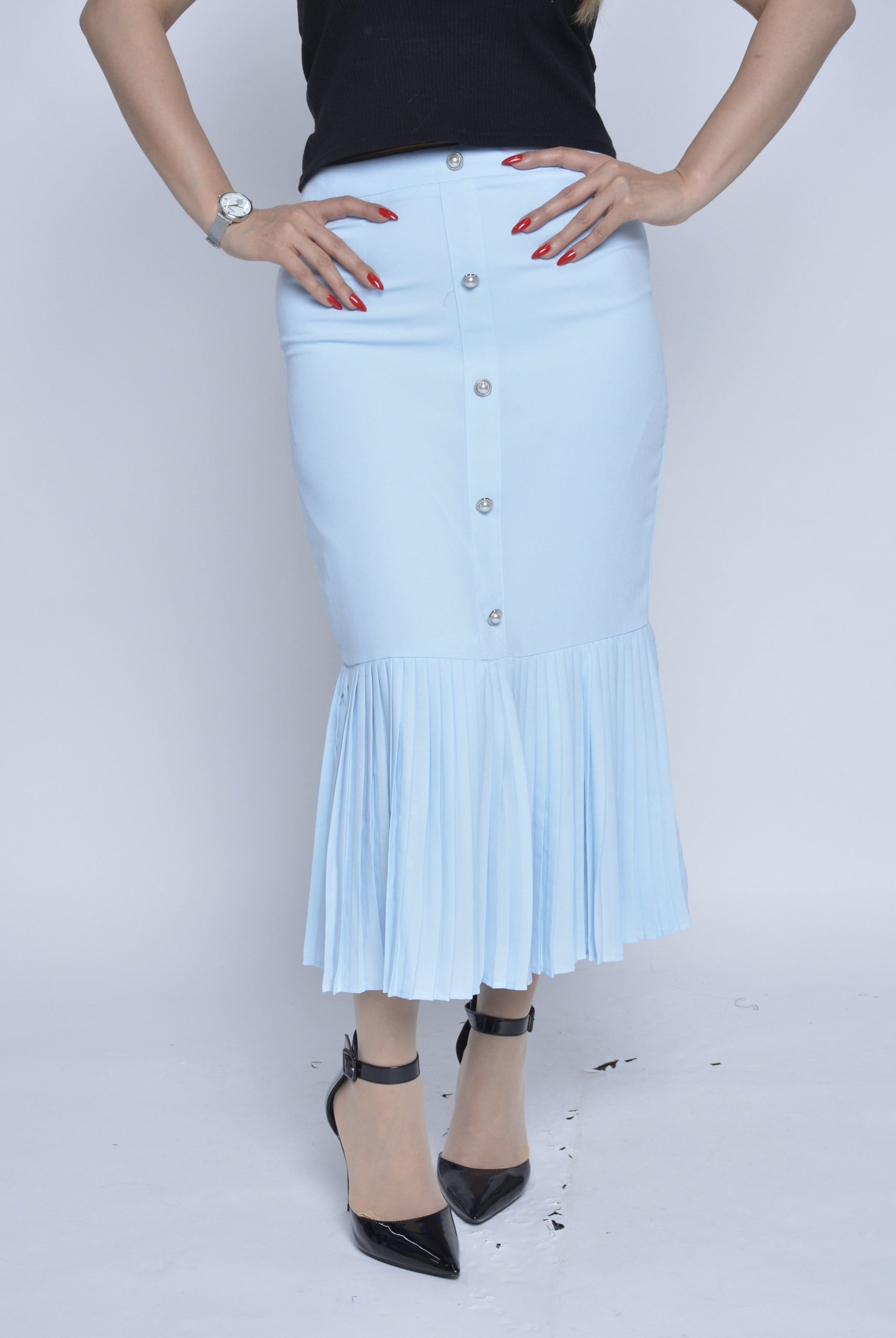 نتشي تنورة ميدي ضيقة بأزرار أمامية بذيل بليسيه