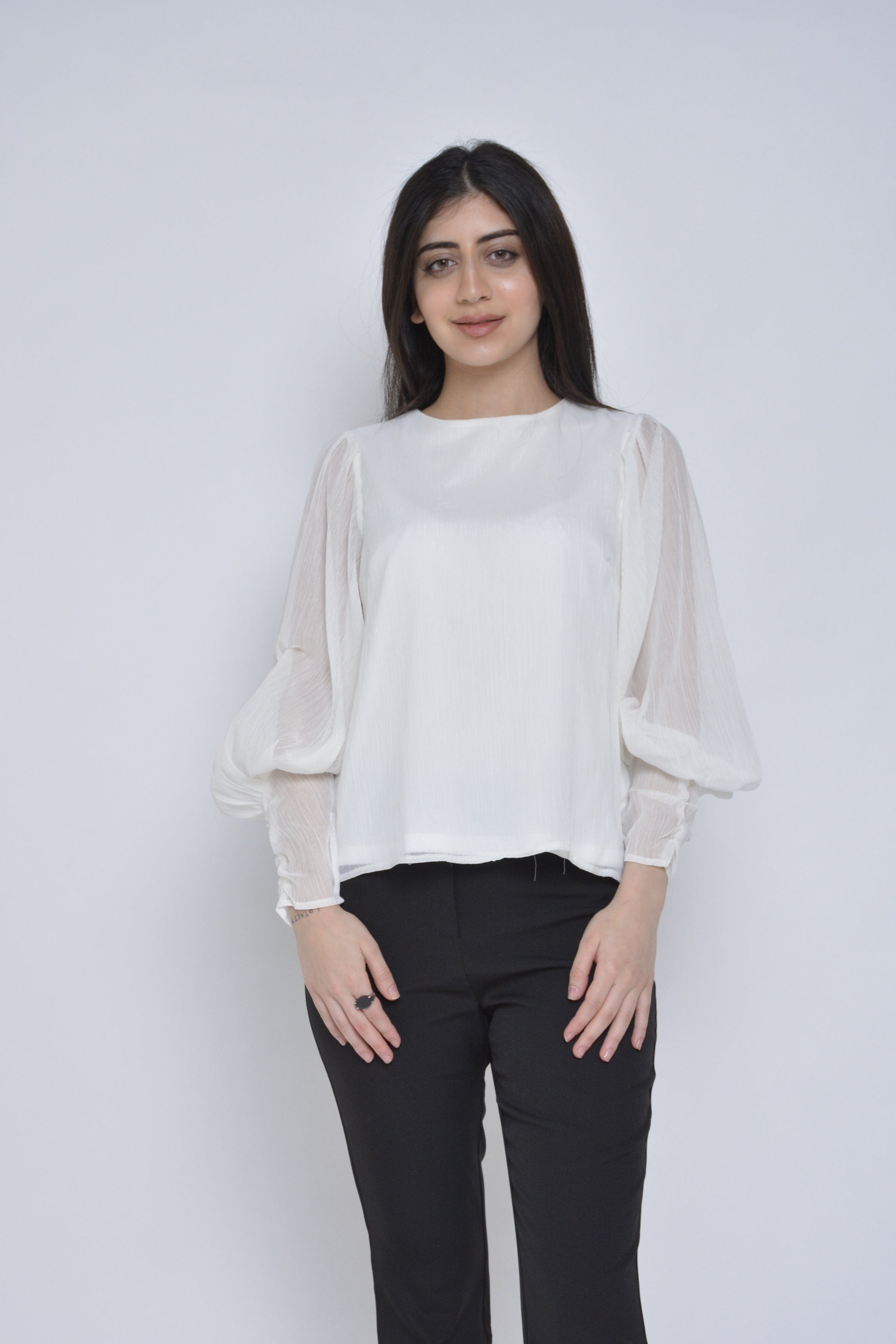 نتشي بلوزة شيفون كم طويل واسع وأساور نسائية