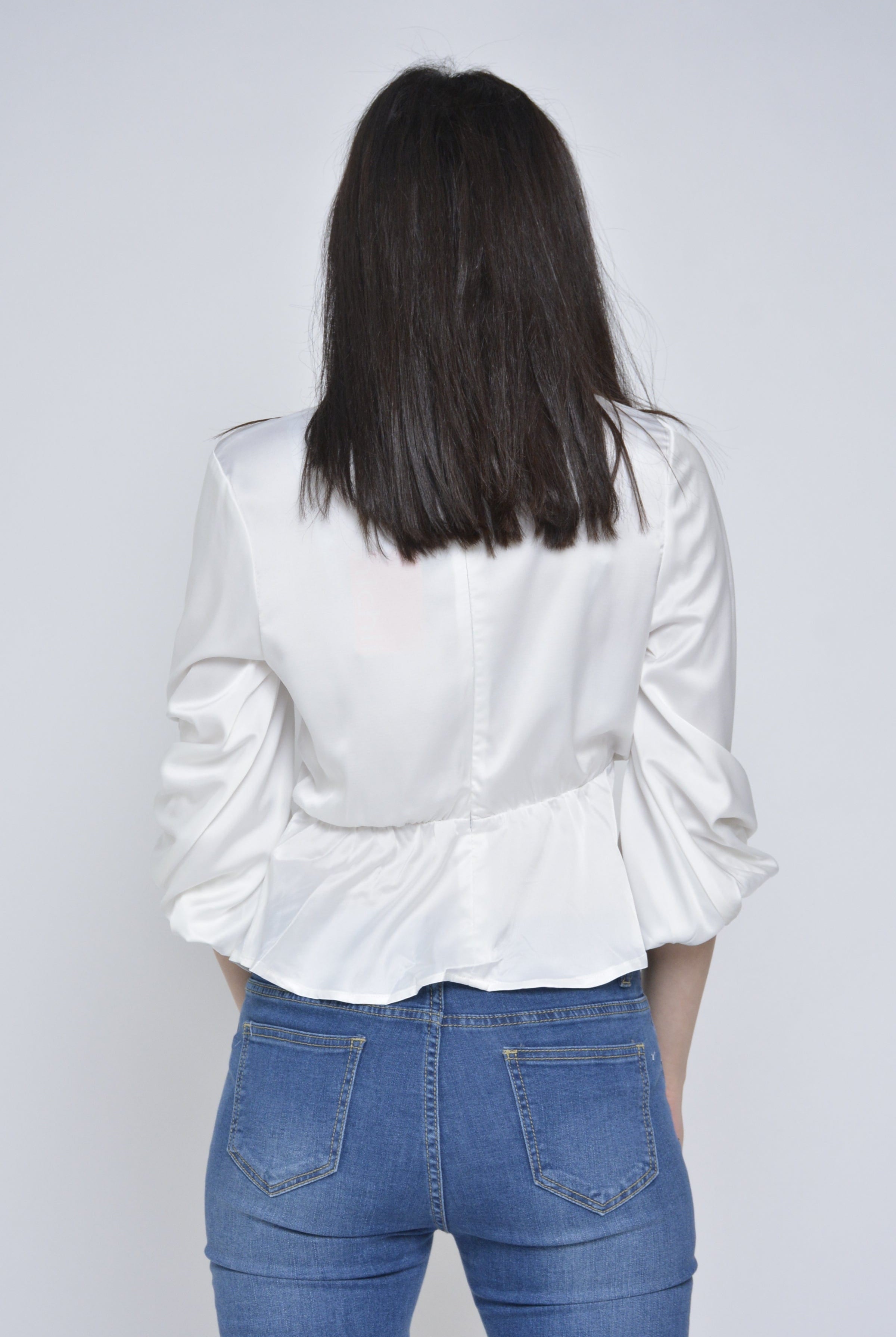 نتشي بلوزة قصيرة مكشكشة من أسفل كم طويل نسائي