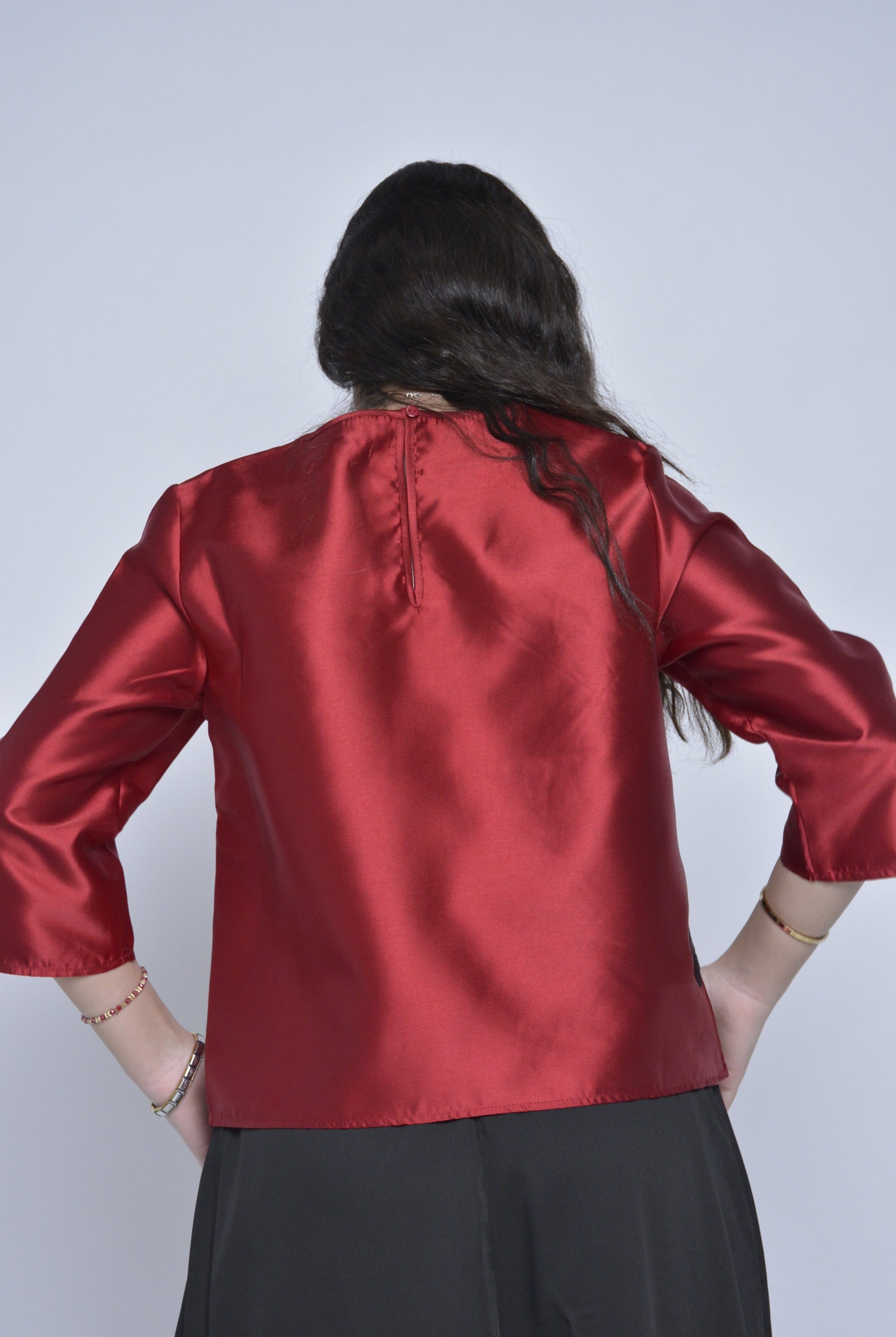 نتشي بلوزة حرير نسائية بياقة دائرية