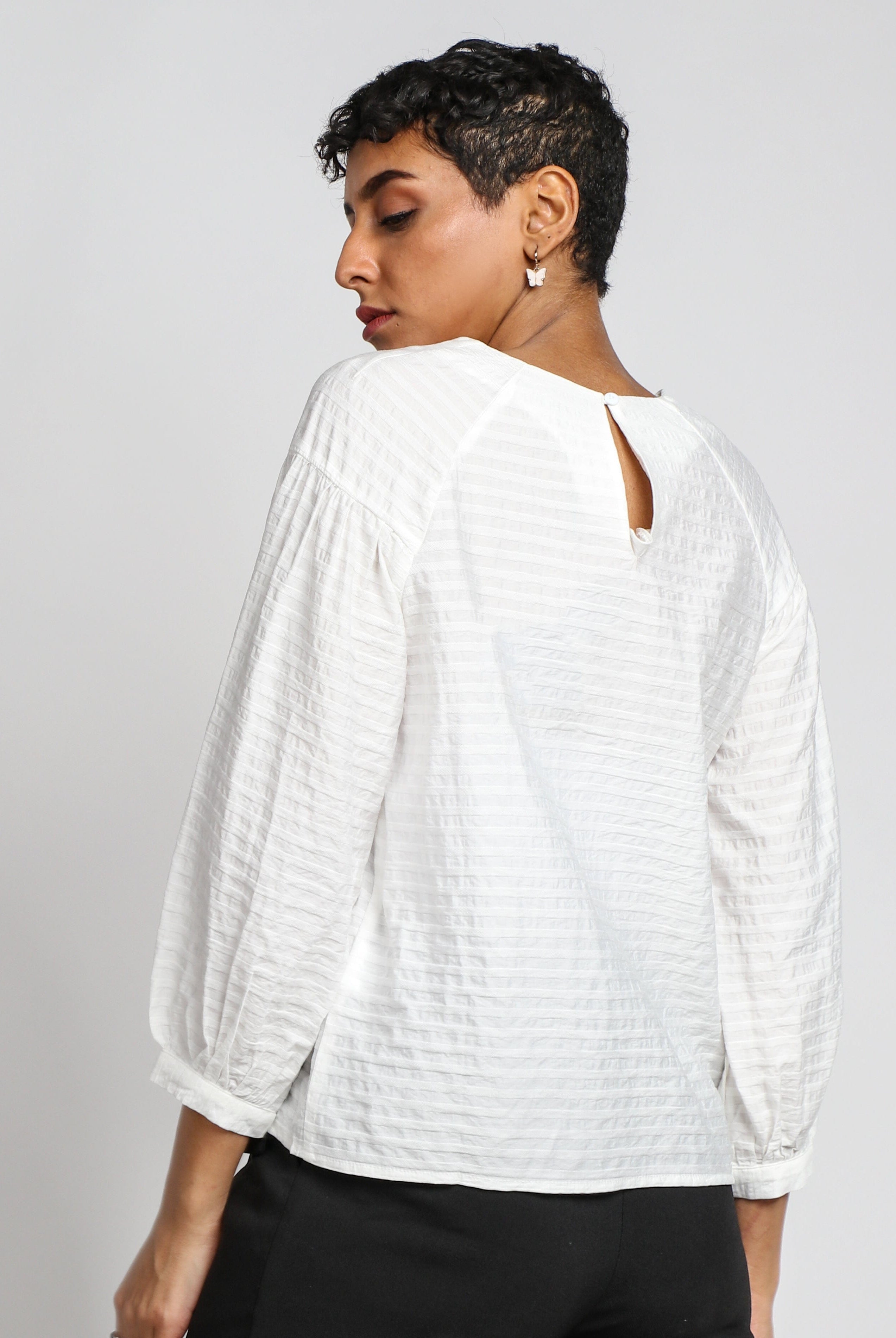 نتشي بلوزة كلاسيك رقبة دائرية كم طويل منفوخ نسائي