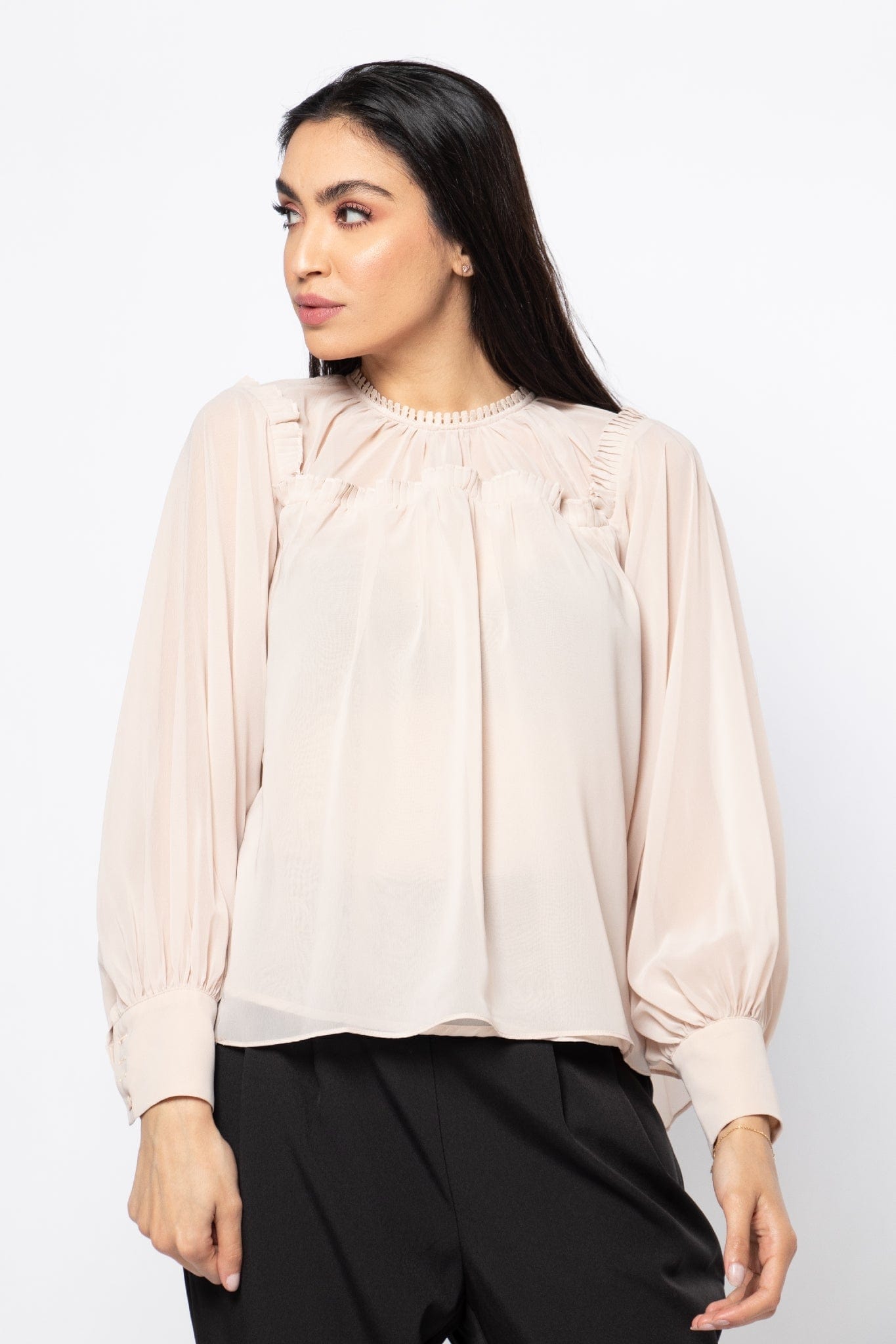 نتشي بلوزة نسائية كلاسيكية بأكمام منفوخة