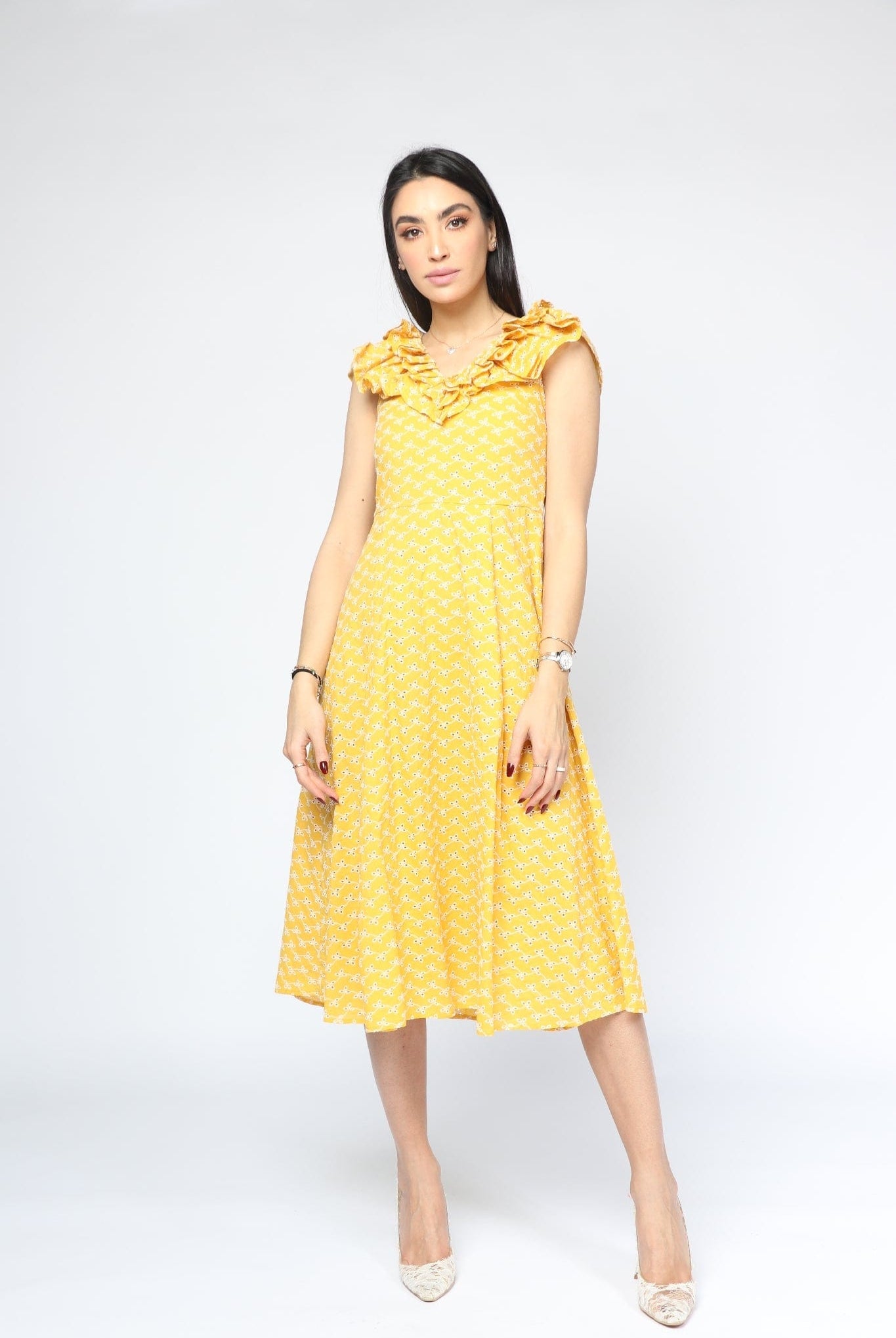 نتشي فستان بأكمام قصيرة بخصر مطاطي مكشكش