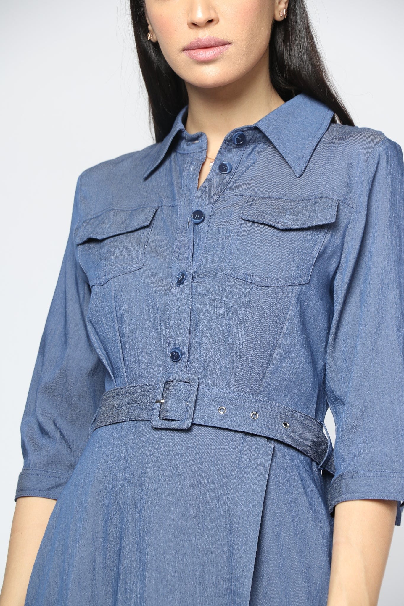 نتشي فستان ميدي قصير الأكمام بحزام وأزرار أمامية