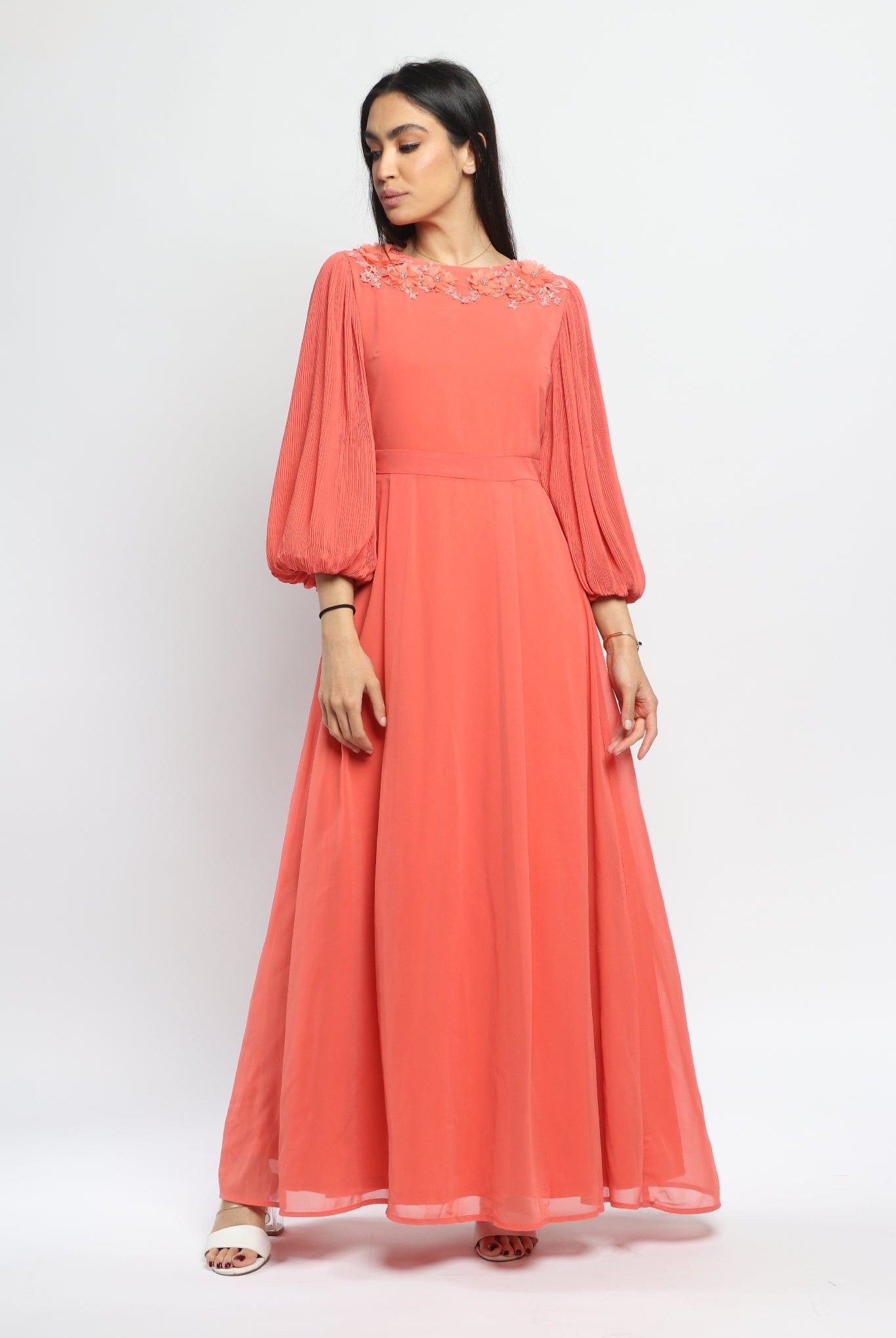 نتشي فستان ماكسي 3/4 كم منفوخة وياقة دائرية