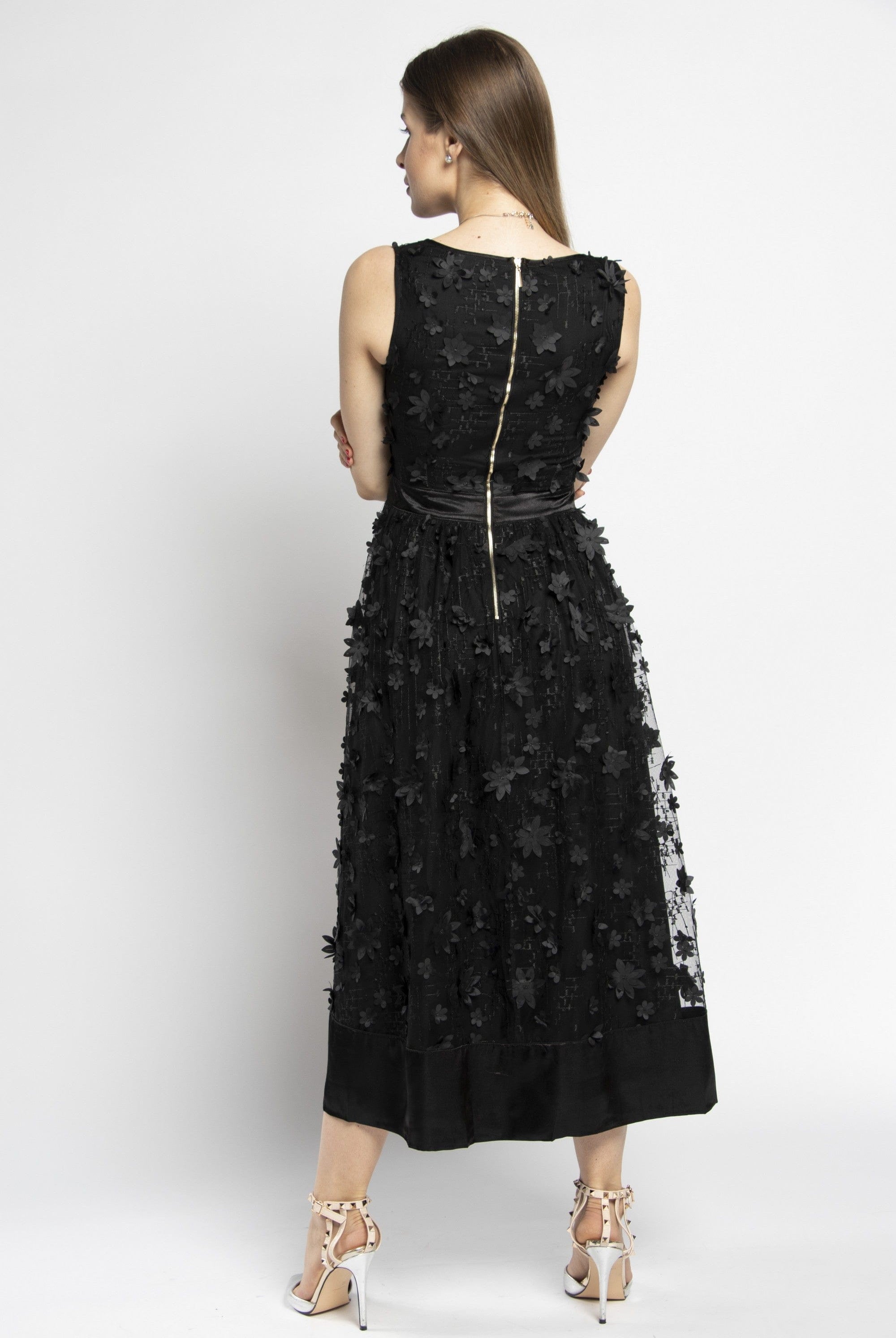 نتشي فستان ميدي بدون أكمام مشجرة