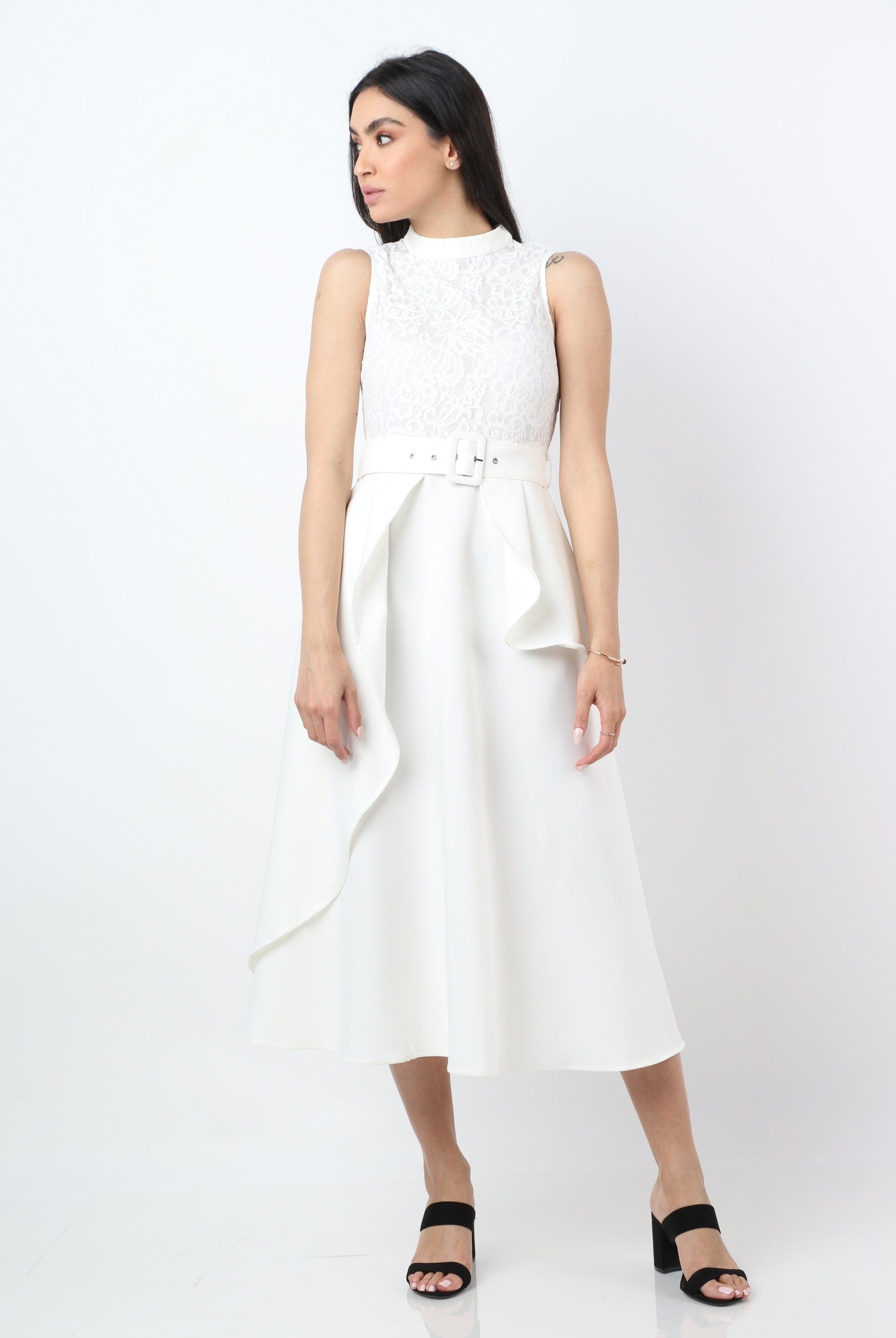 نتشي فستان ميدي بدون أكمام مزين بكلوش