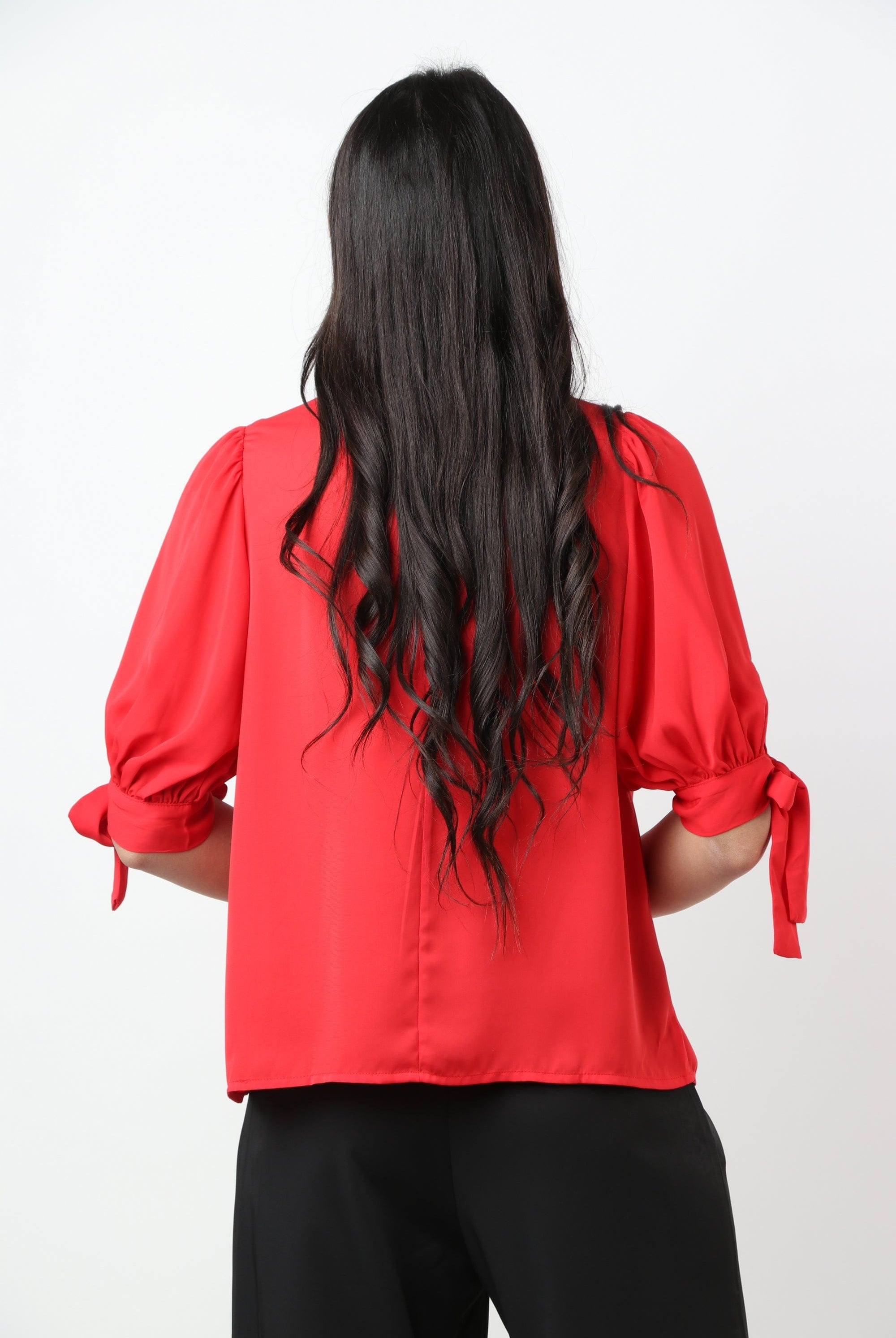 نتشي بلوزة سادة كم قصير بف برباط وفتحة أمامية نسائي