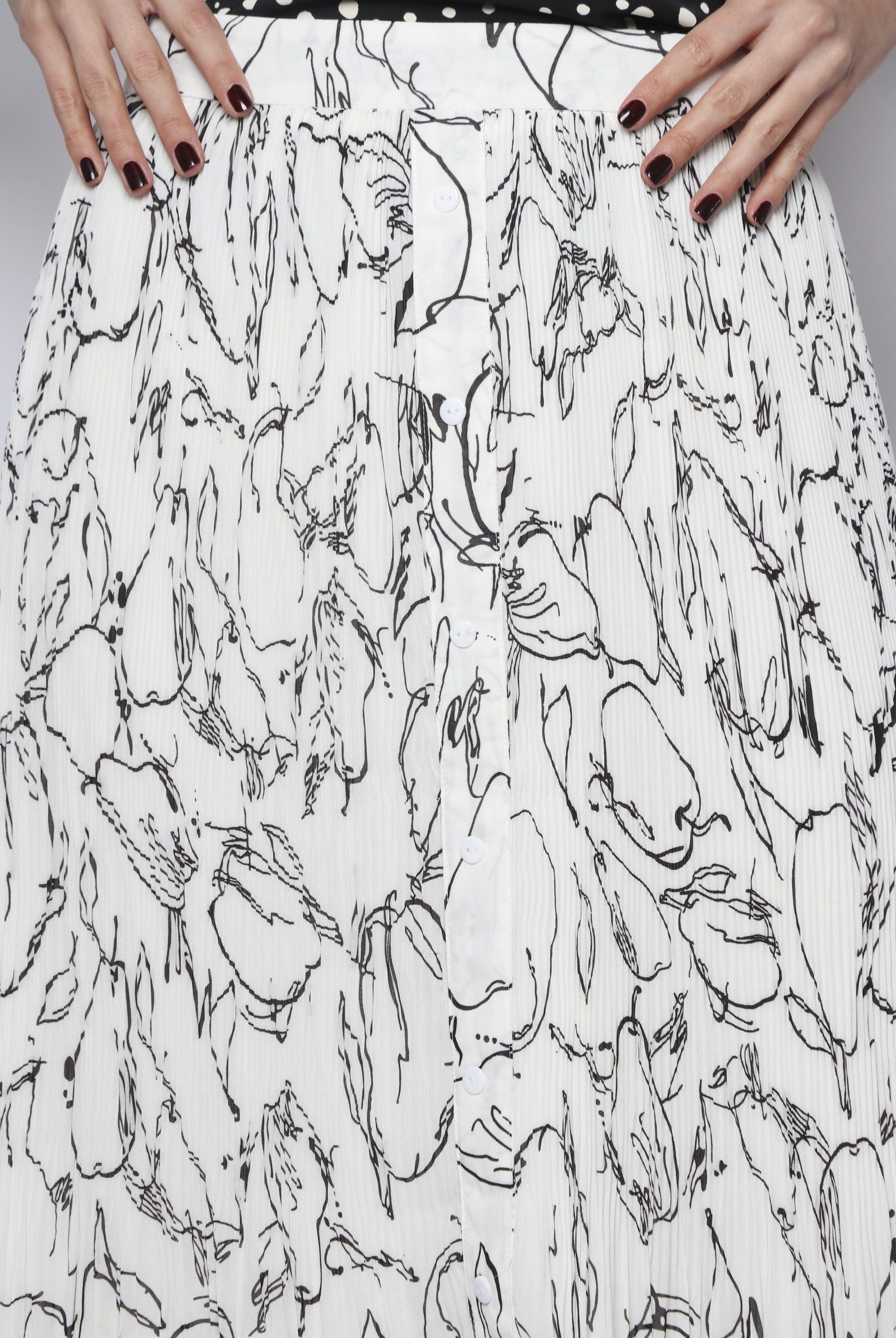 نتشي تنورة ميدي شيفون مزينة بطبعات مزودة بأزرار أمامية