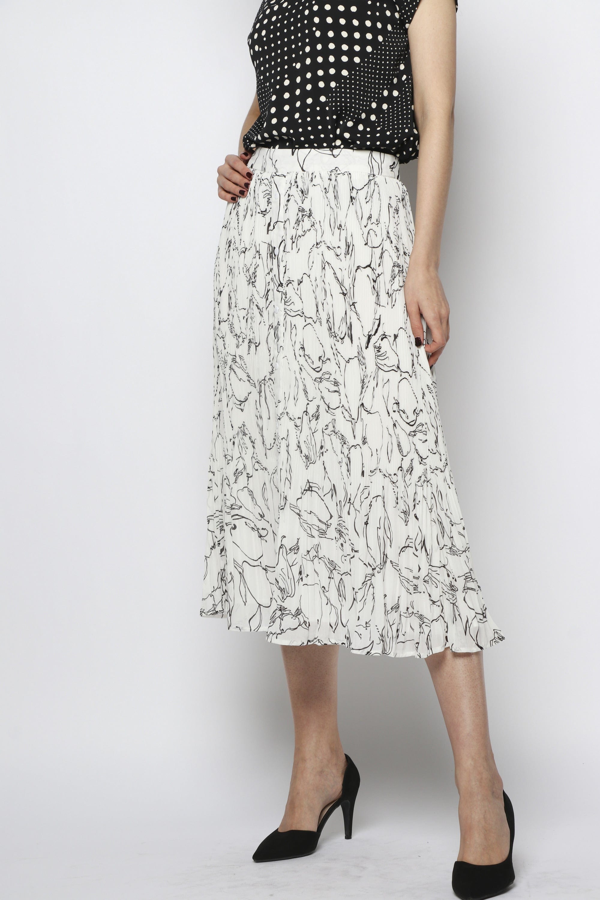 نتشي تنورة ميدي شيفون مزينة بطبعات مزودة بأزرار أمامية