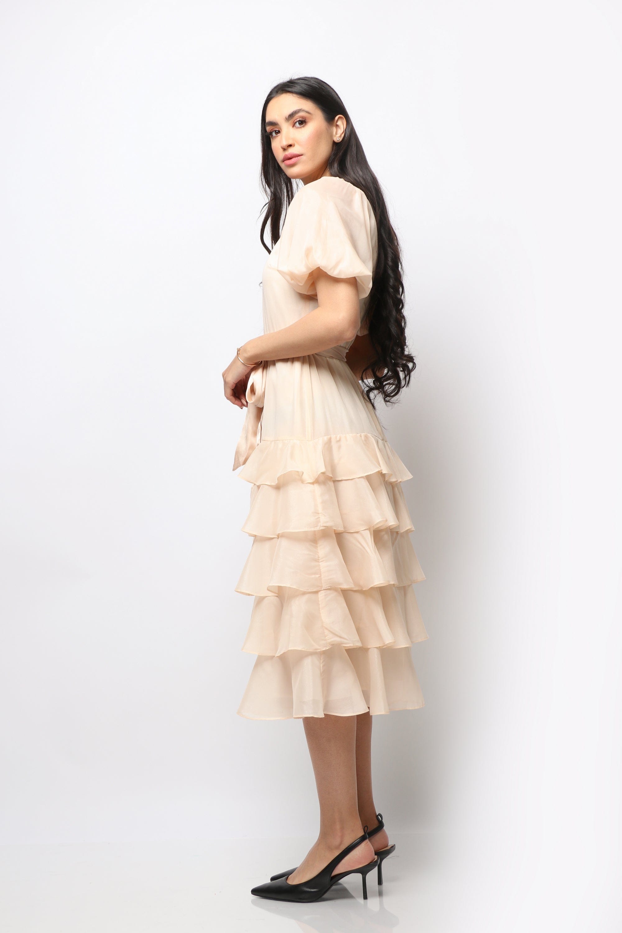 نتشي فستان ميدي شيفون مكشكش بربطة عند الخصر بكم قصير