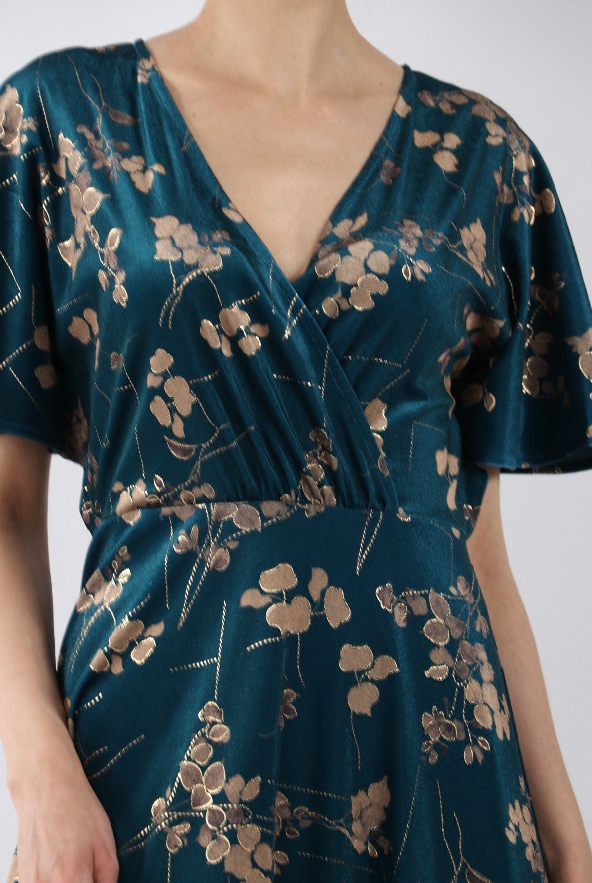 نتشي فستان ميدي مشجر مخمل ناعم بفتحة رقبة سبعة كم فراشة قصير