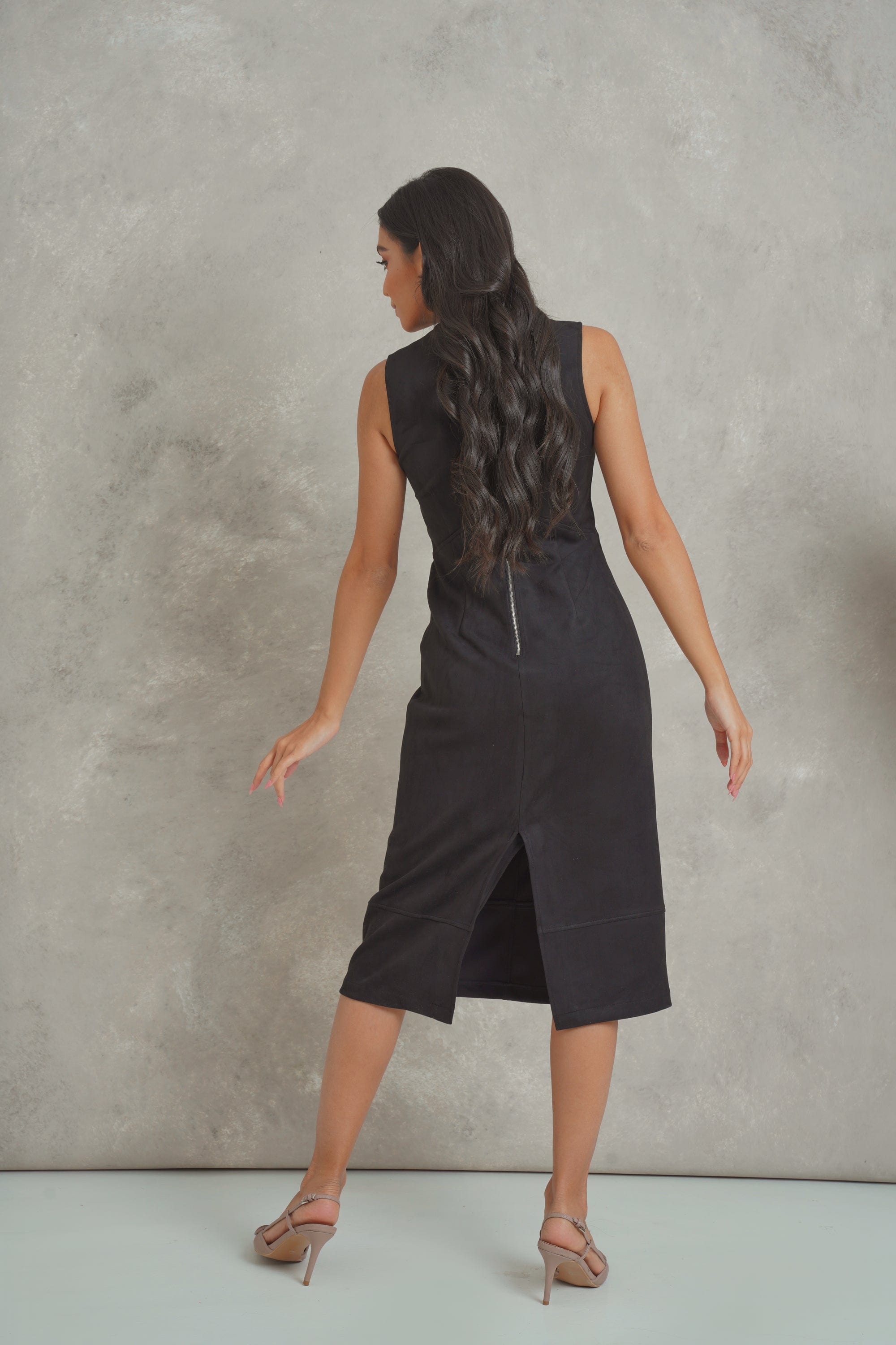 نتشي فستان ميدي سادة ضيق بدون كم