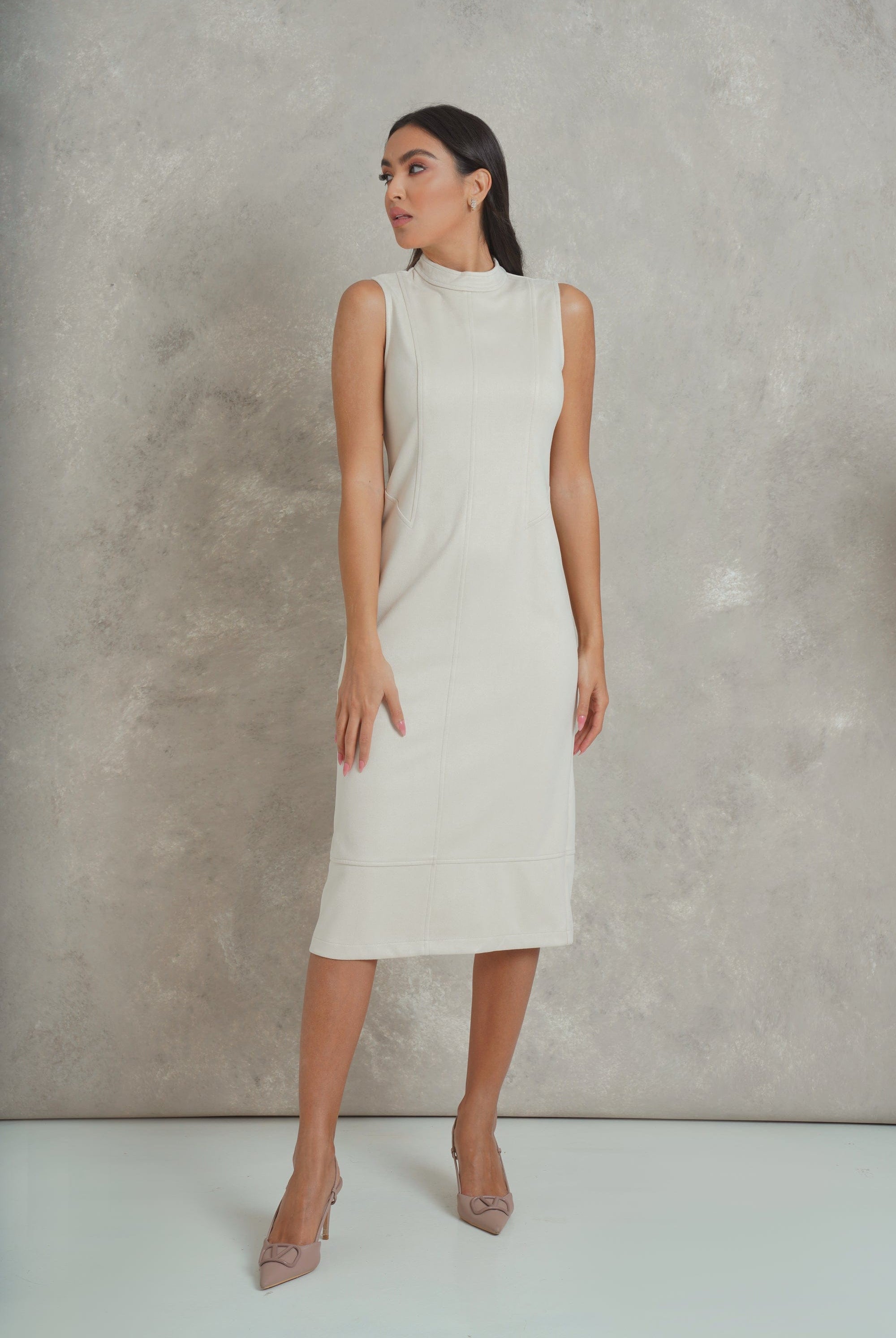 نتشي فستان ميدي سادة ضيق بدون كم