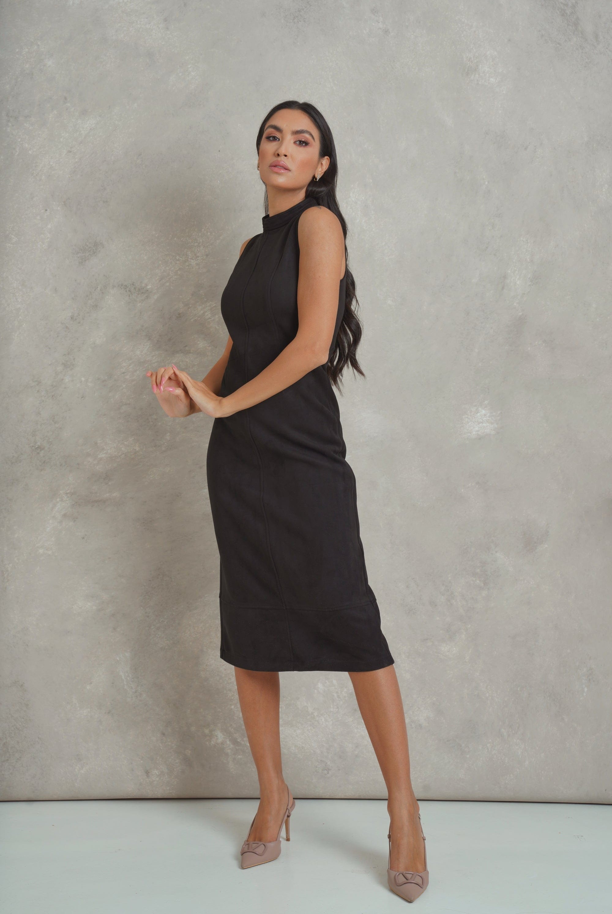 نتشي فستان ميدي سادة ضيق بدون كم