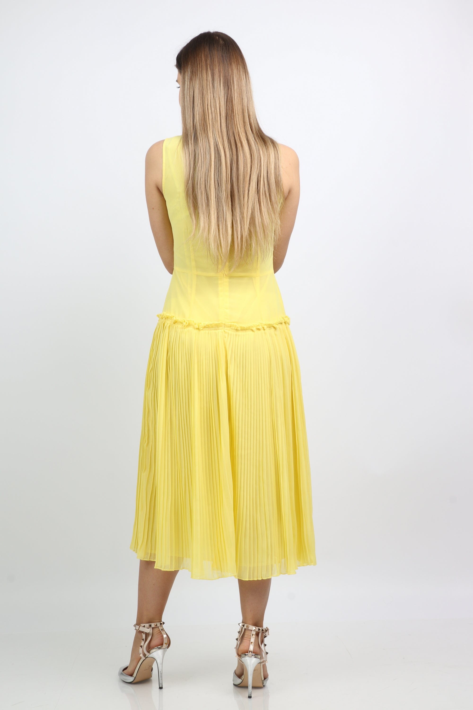 نتشي فستان ميدي بيليسيه سادة فتحة صدر مربعة بدون كم