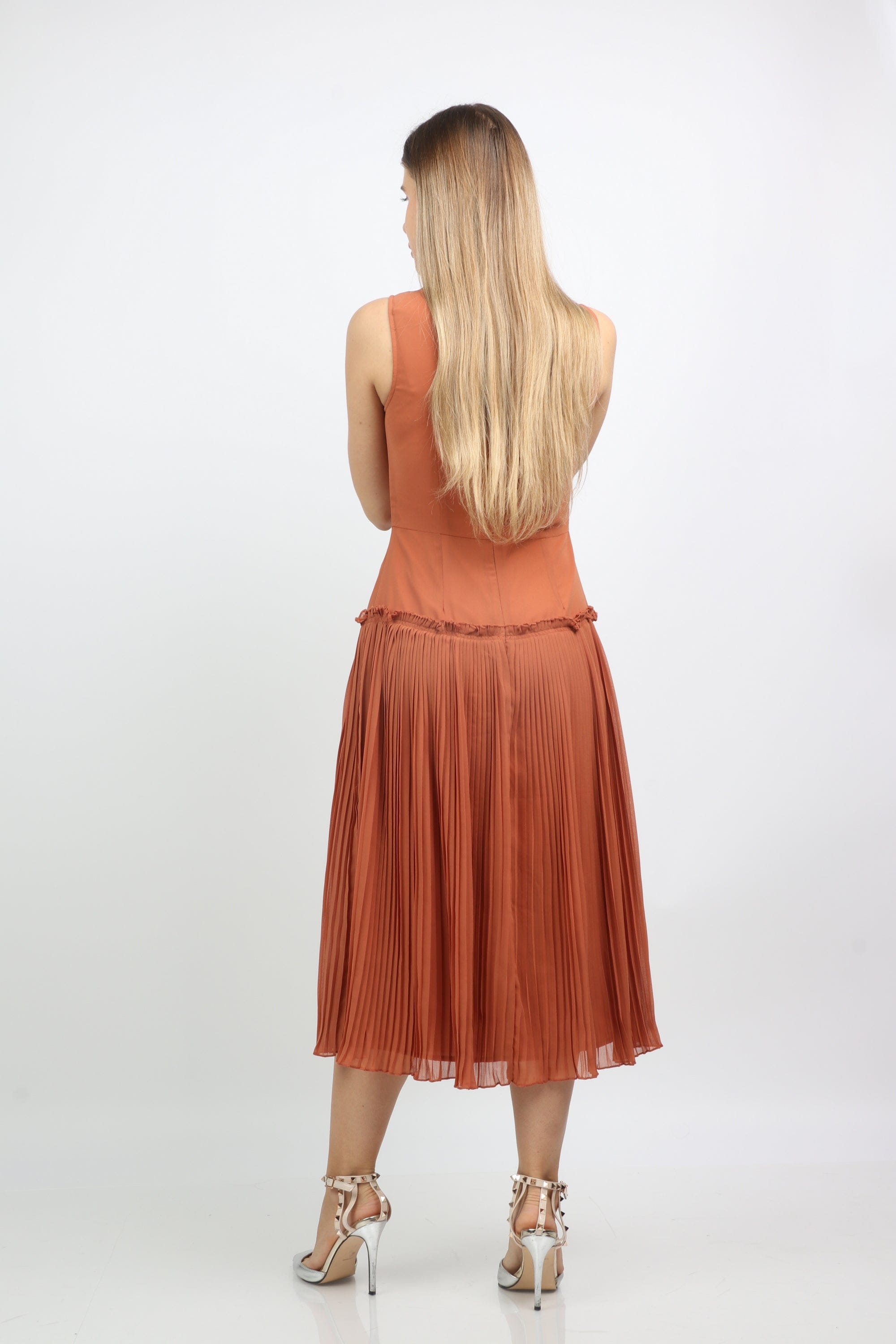 نتشي فستان ميدي بيليسيه سادة فتحة صدر مربعة بدون كم