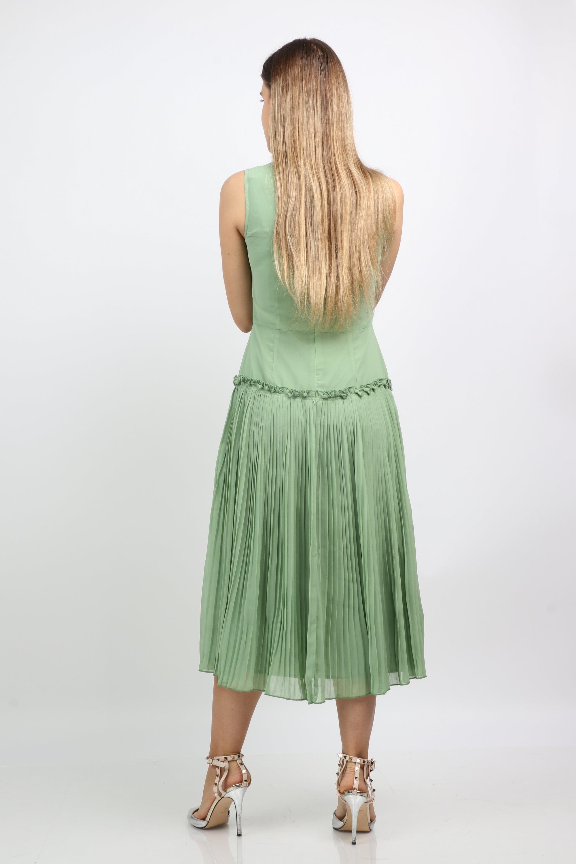 نتشي فستان ميدي بيليسيه سادة فتحة صدر مربعة بدون كم