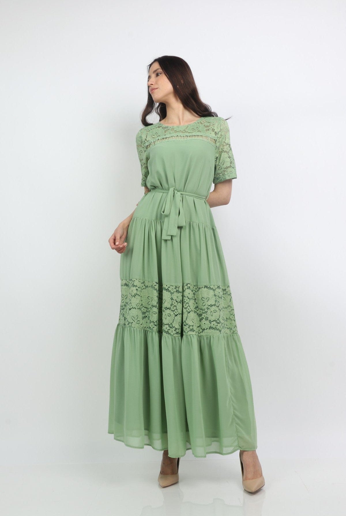 نتشي فستان طويل برباط امامي مزين بدانتيل كم قصير