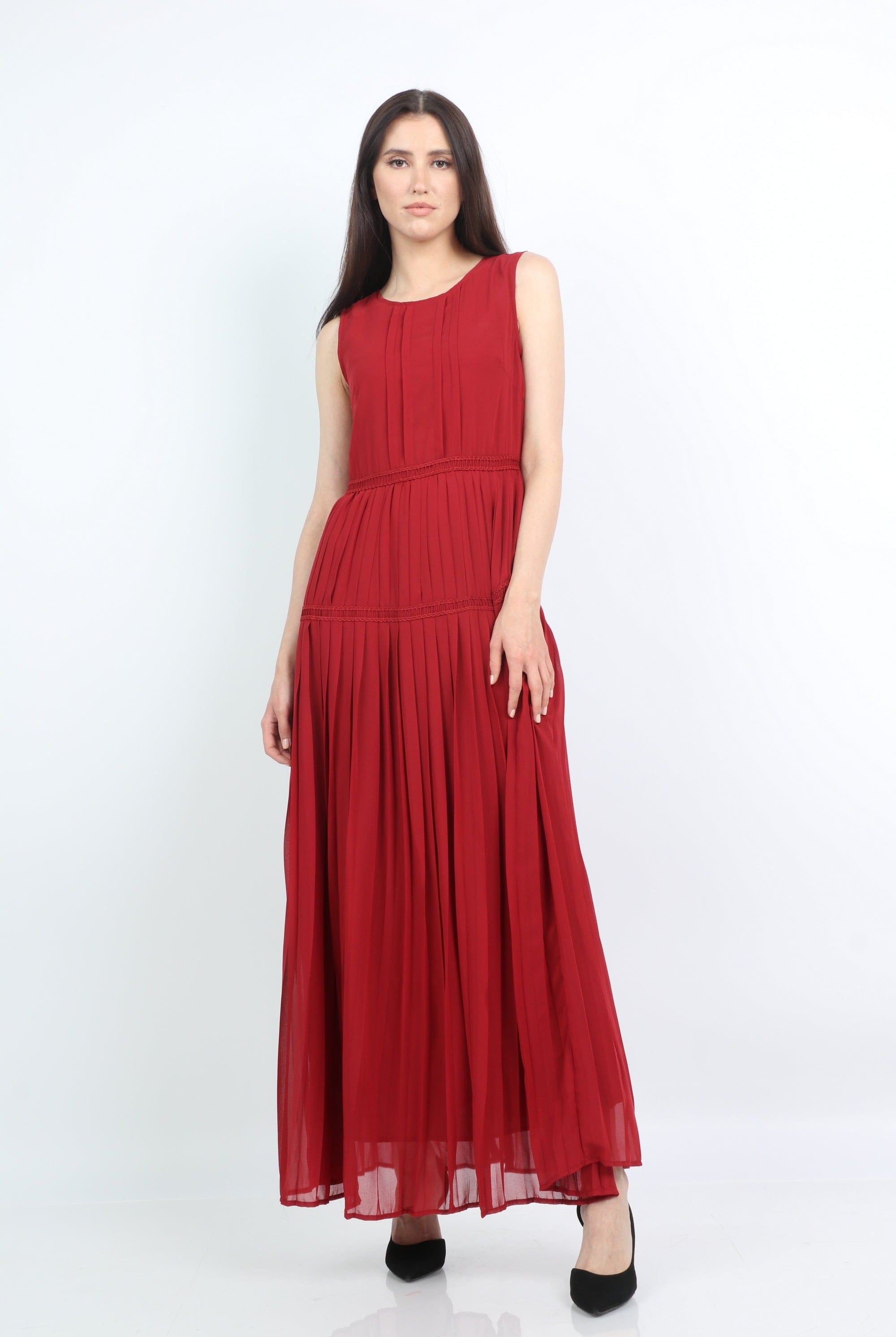 نتشي فستان طويل بيليسيه سادة بدون كم