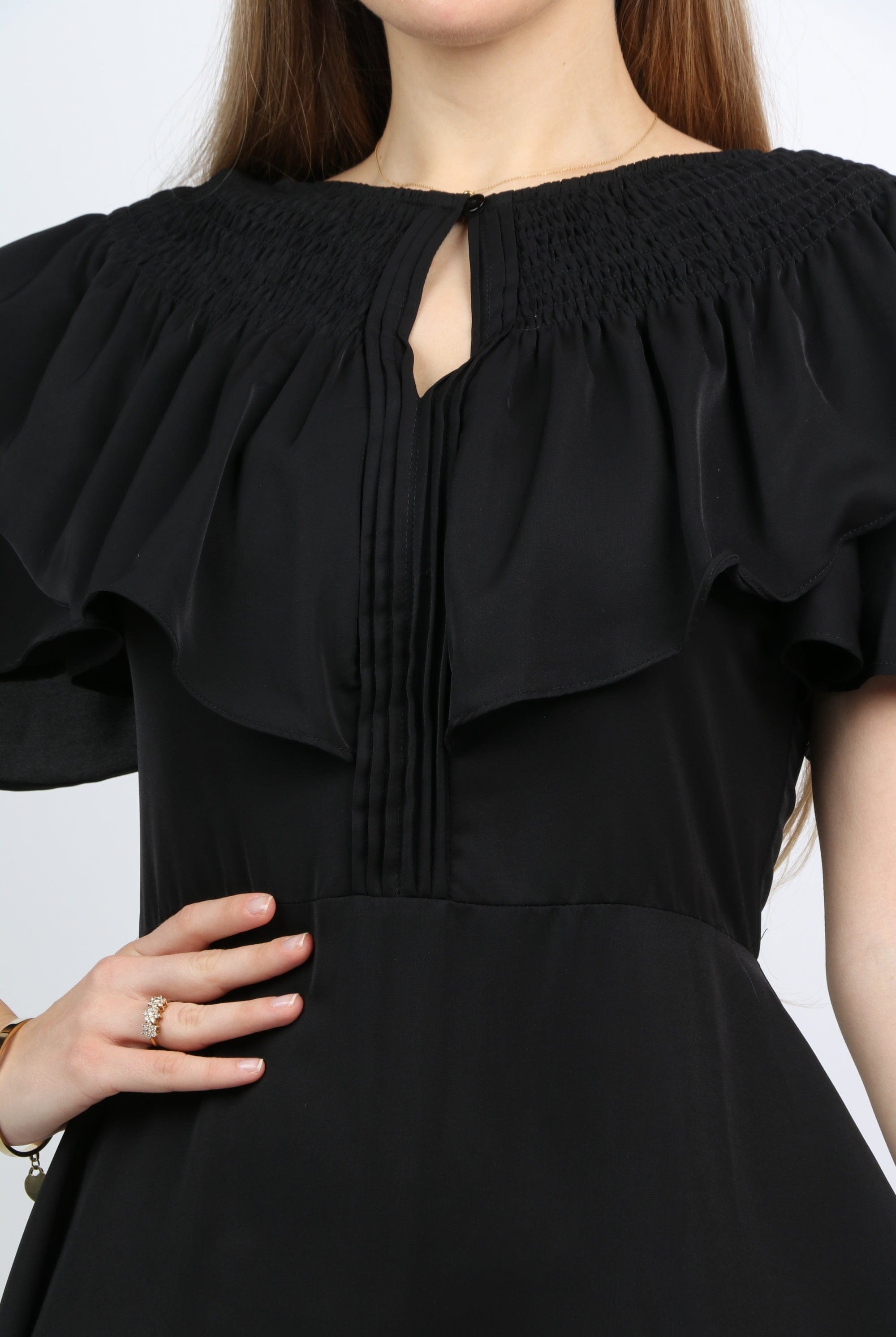 نتشي فستان ميدي فراشة مفتوح من الصدر