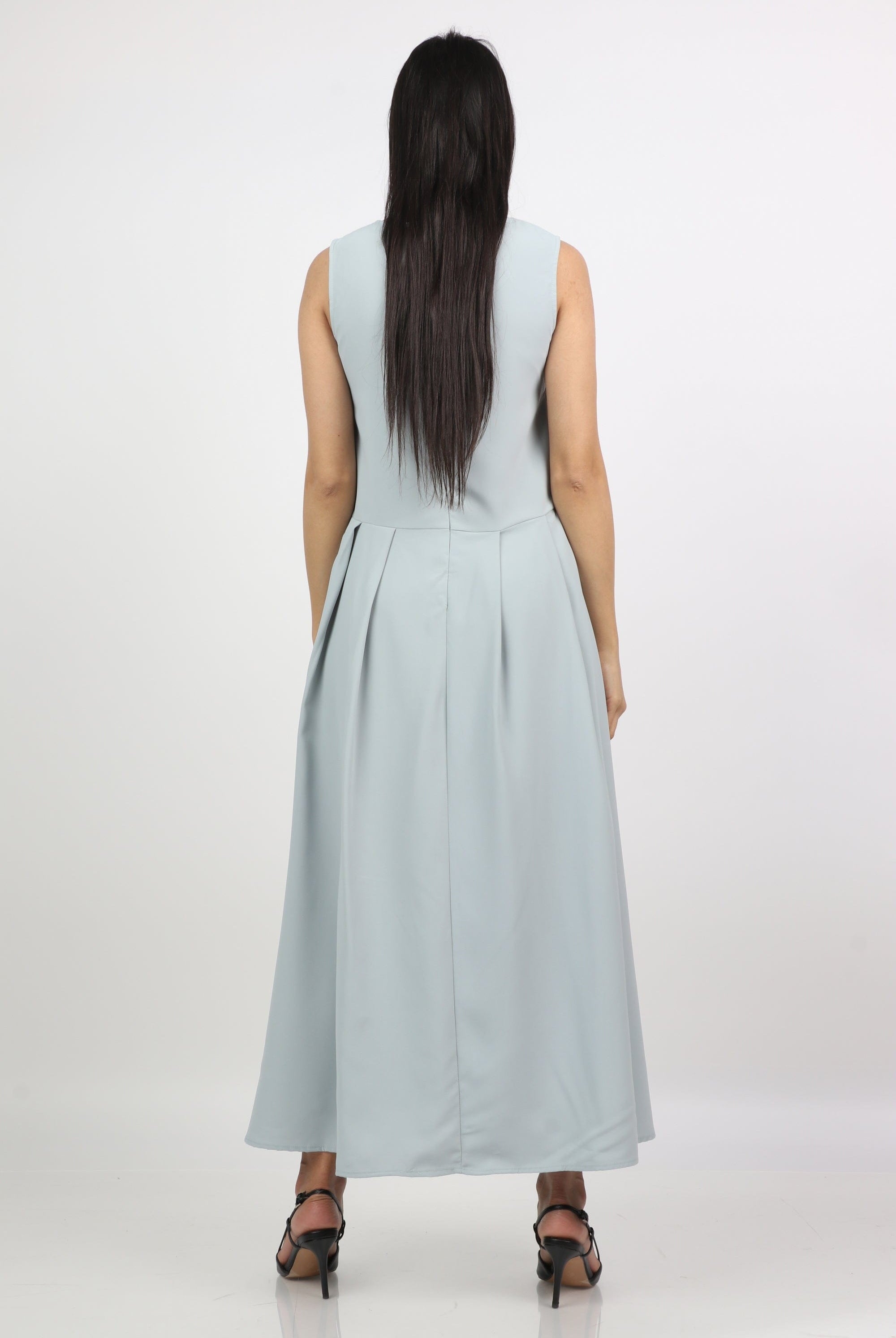 نتشي فستان طويل سادة بكسرات على الخصر بدون كم