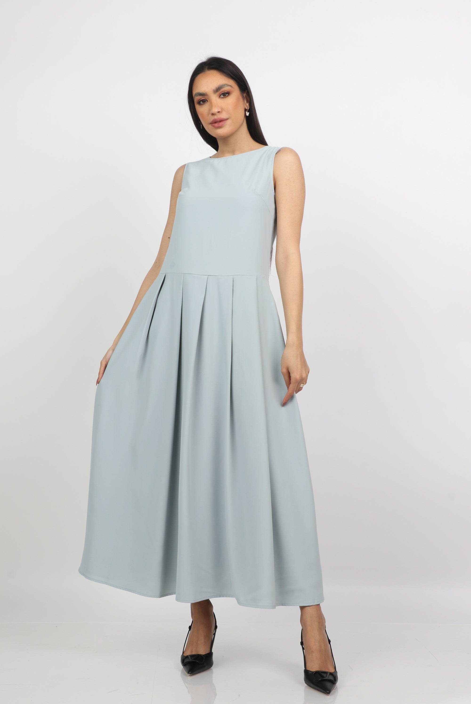 نتشي فستان طويل سادة بكسرات على الخصر بدون كم