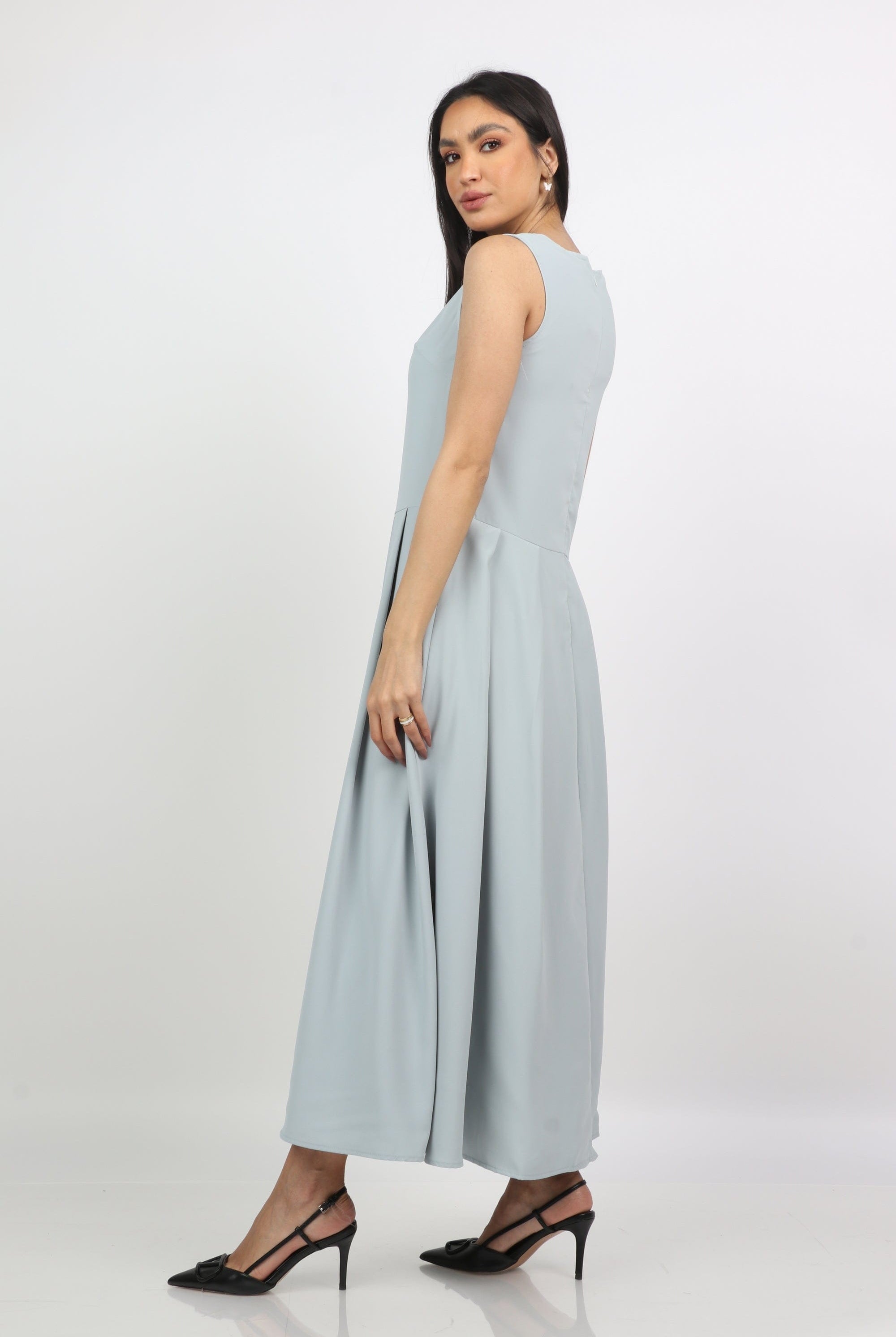 نتشي فستان طويل سادة بكسرات على الخصر بدون كم