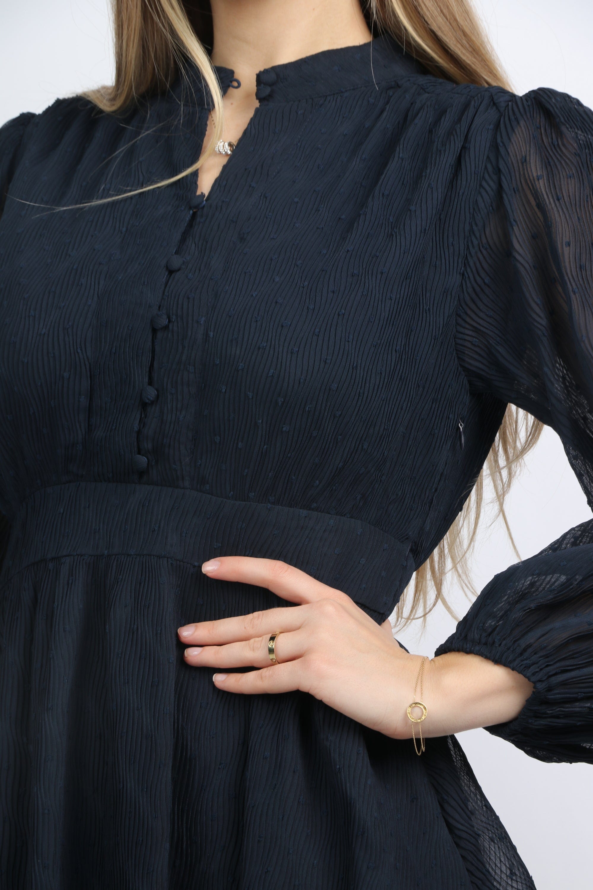 ูุชุดู ูุณุชุงู ู
ูุฏู ุจุฎุตุฑ ุถูู ุจุฃูู
ุงู
ุทูููุฉ ู
ูููุดุฉ