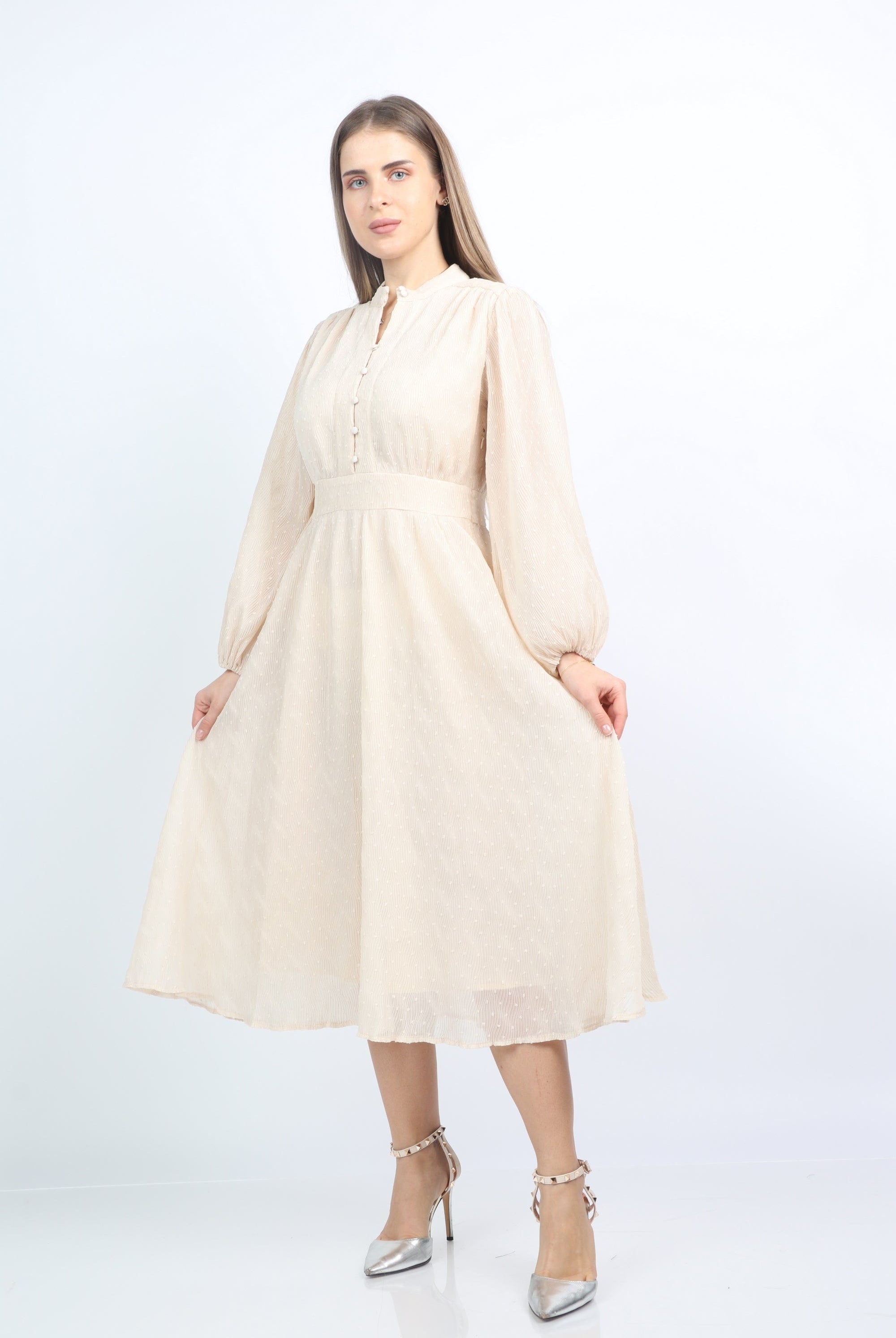 نتشي فستان ميدي بخصر ضيق بأكمام طويلة منفوشة