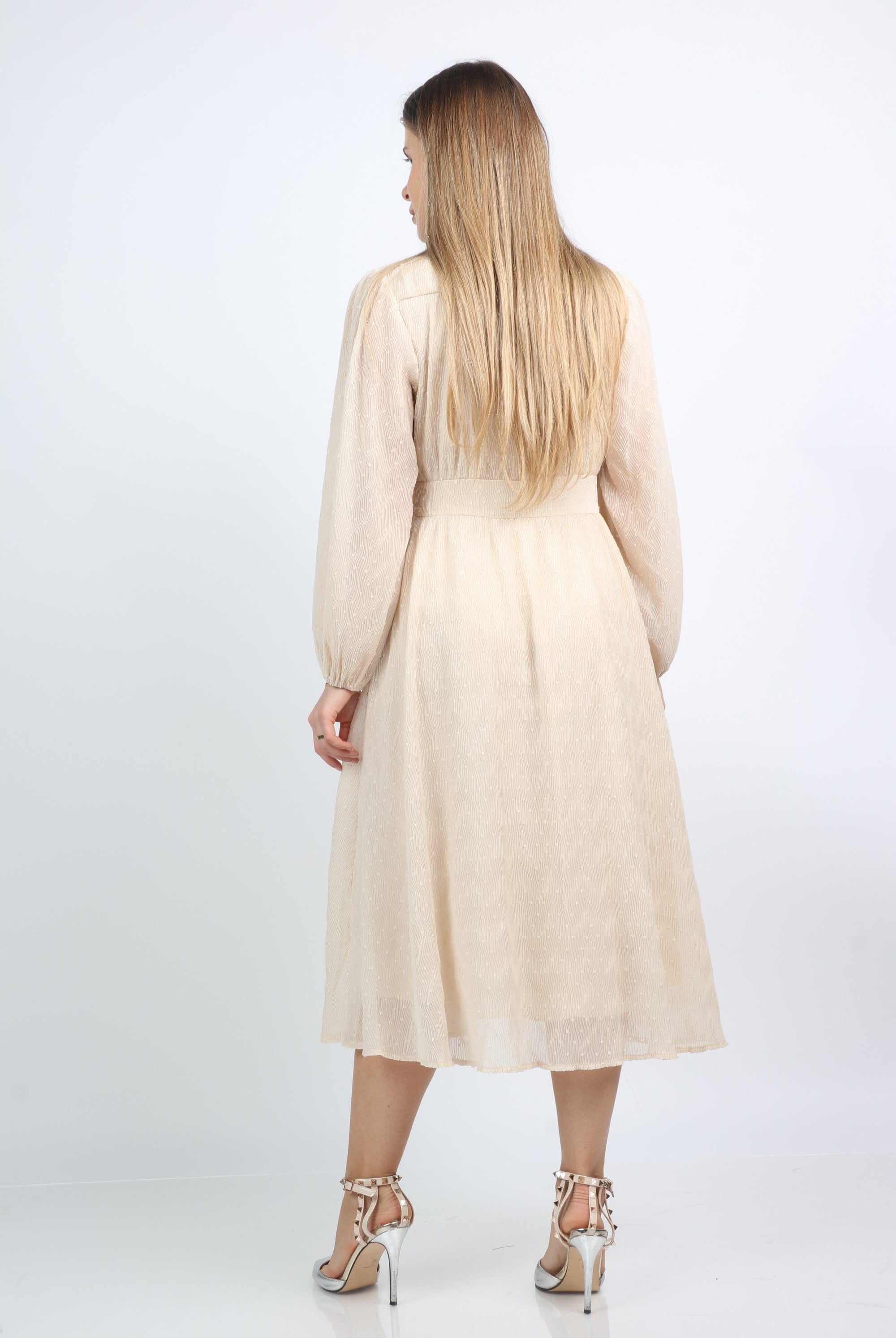 نتشي فستان ميدي بخصر ضيق بأكمام طويلة منفوشة