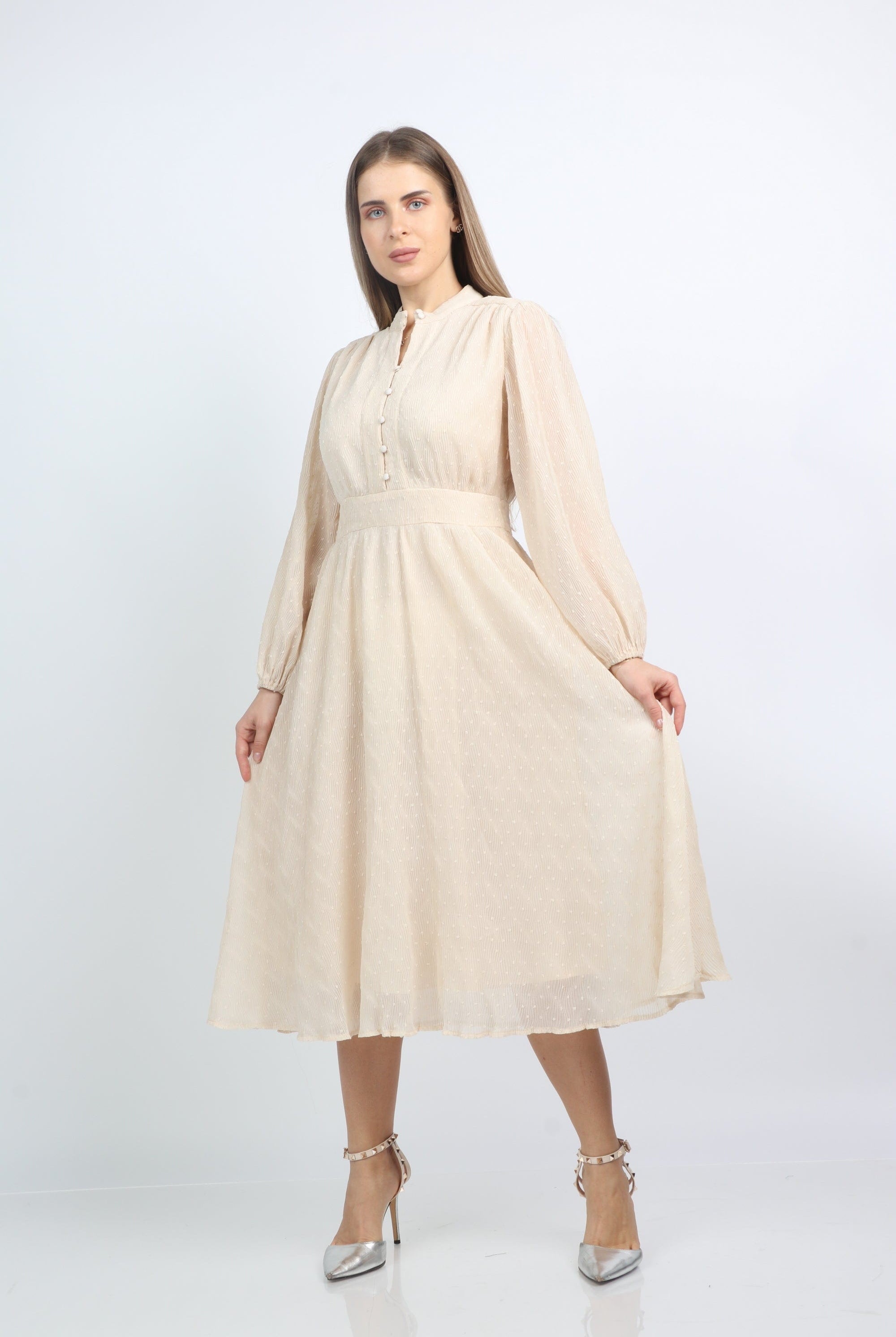 نتشي فستان ميدي بخصر ضيق بأكمام طويلة منفوشة