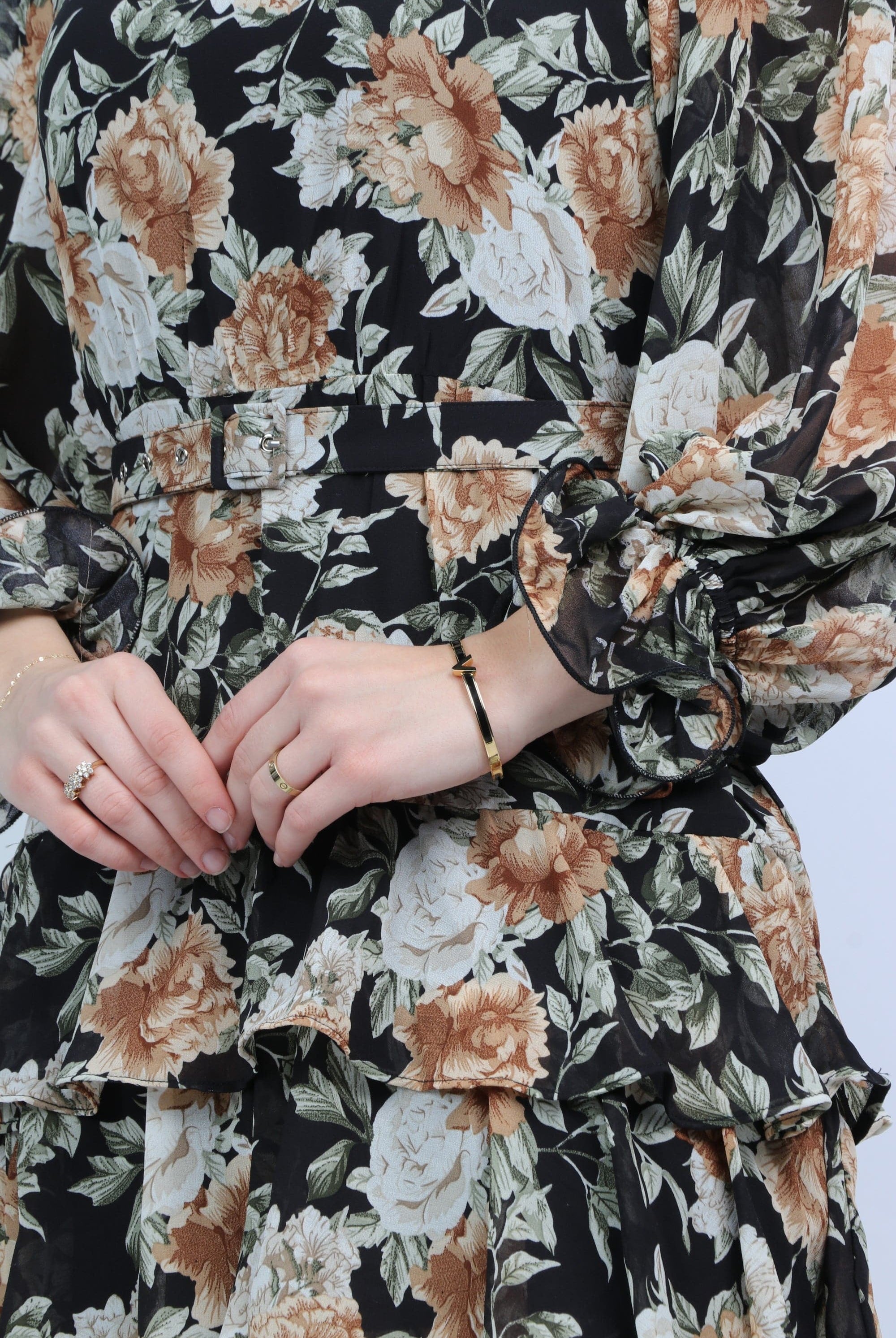 نتشي فستان ميدي شيفون منفوش طبقات نمط ورد بأكمام طويلة