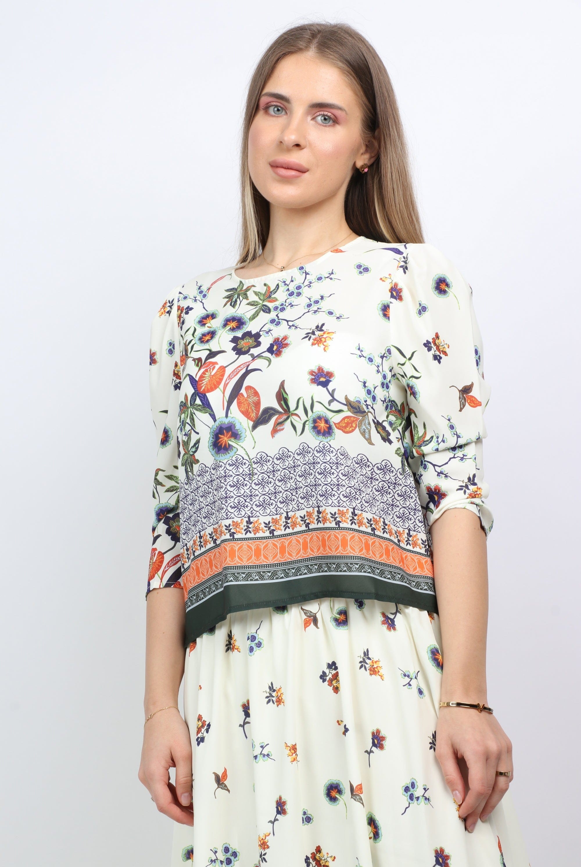 نتشي بلوزة مشجرة فتحة عنق دائرية 3/4 كم نسائي أوف وايت