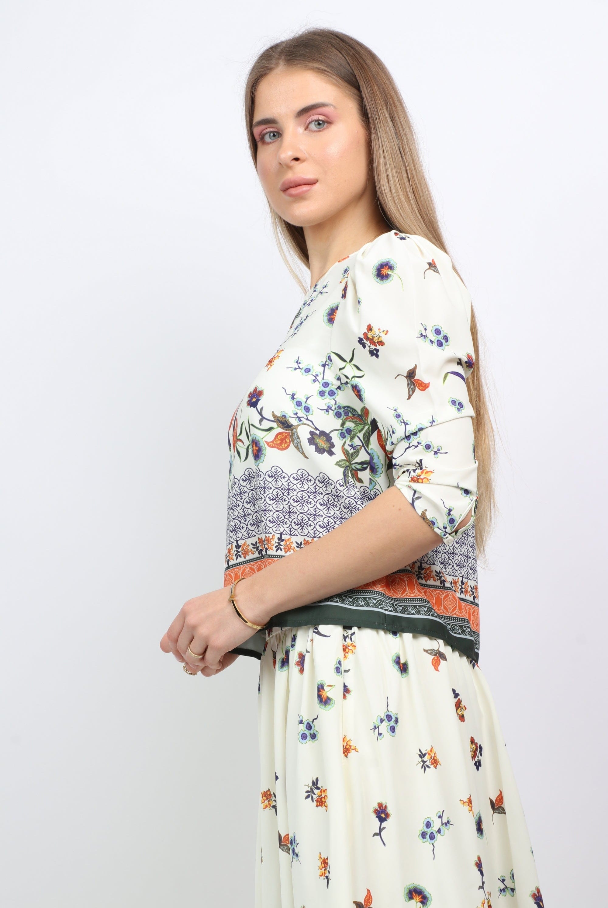 نتشي بلوزة مشجرة فتحة عنق دائرية 3/4 كم نسائي أوف وايت