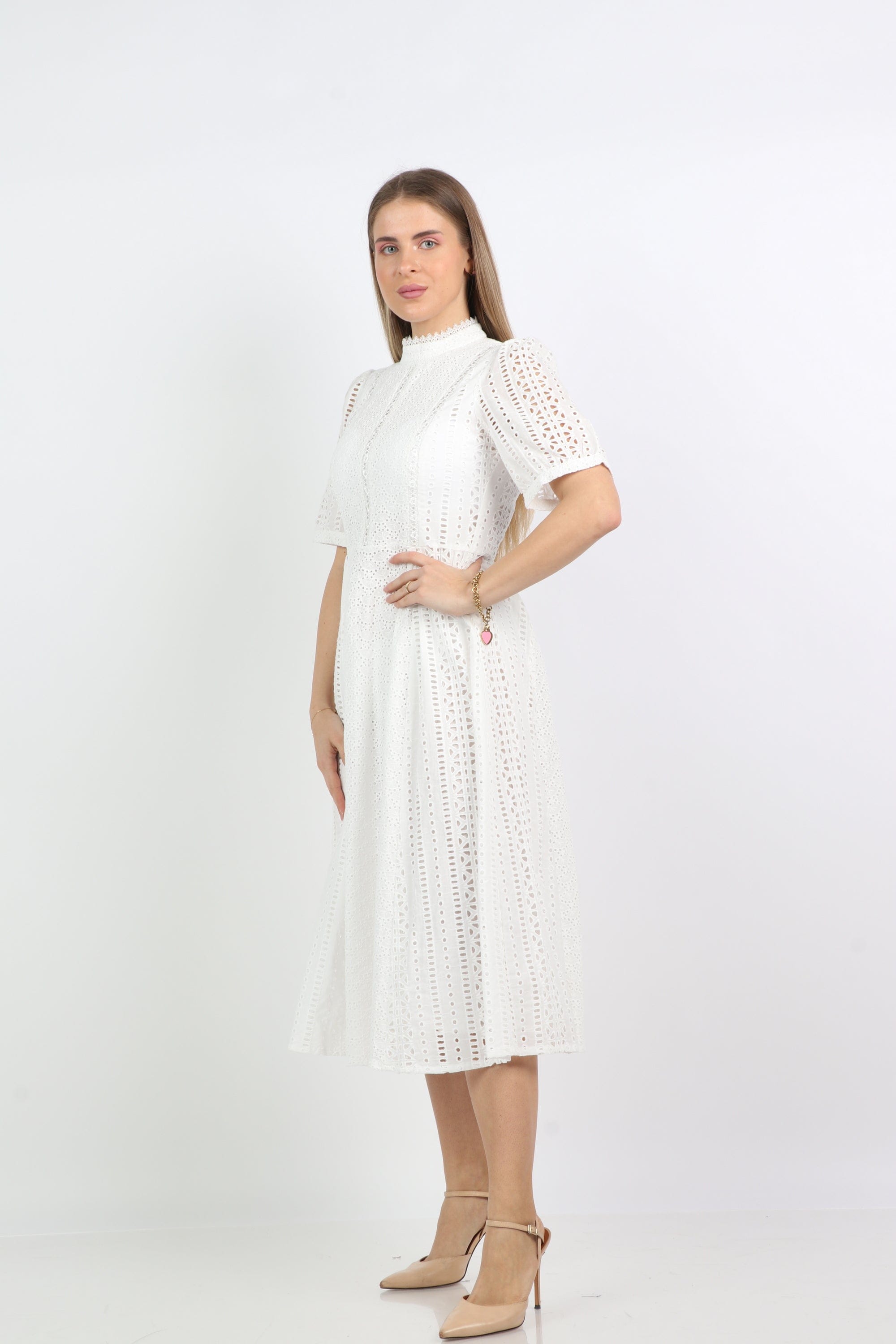 نتشي فستان ميدي دانتيل بكم قصير