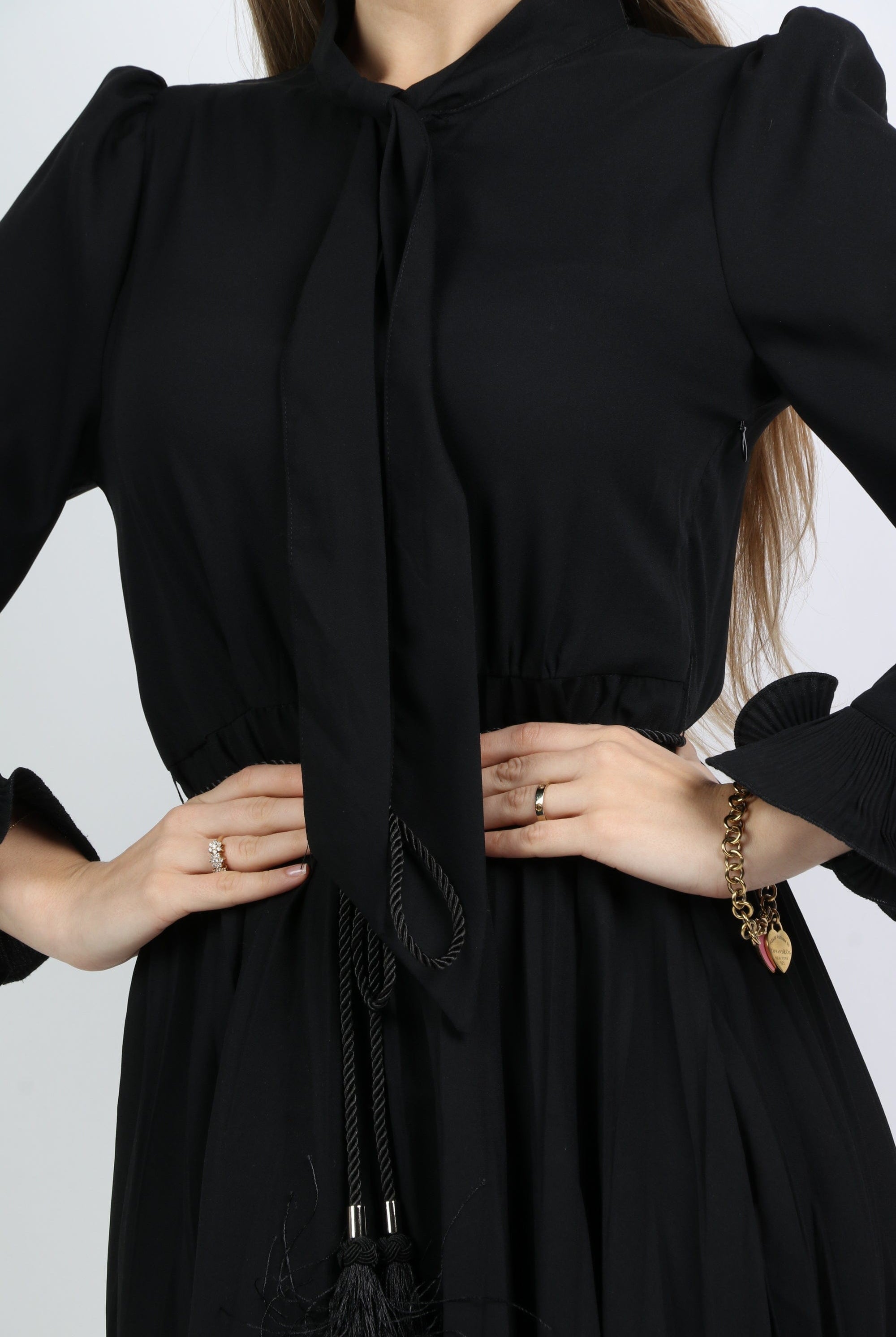 نتشي فستان ميدي بحزام خصر بأكمام طويلة