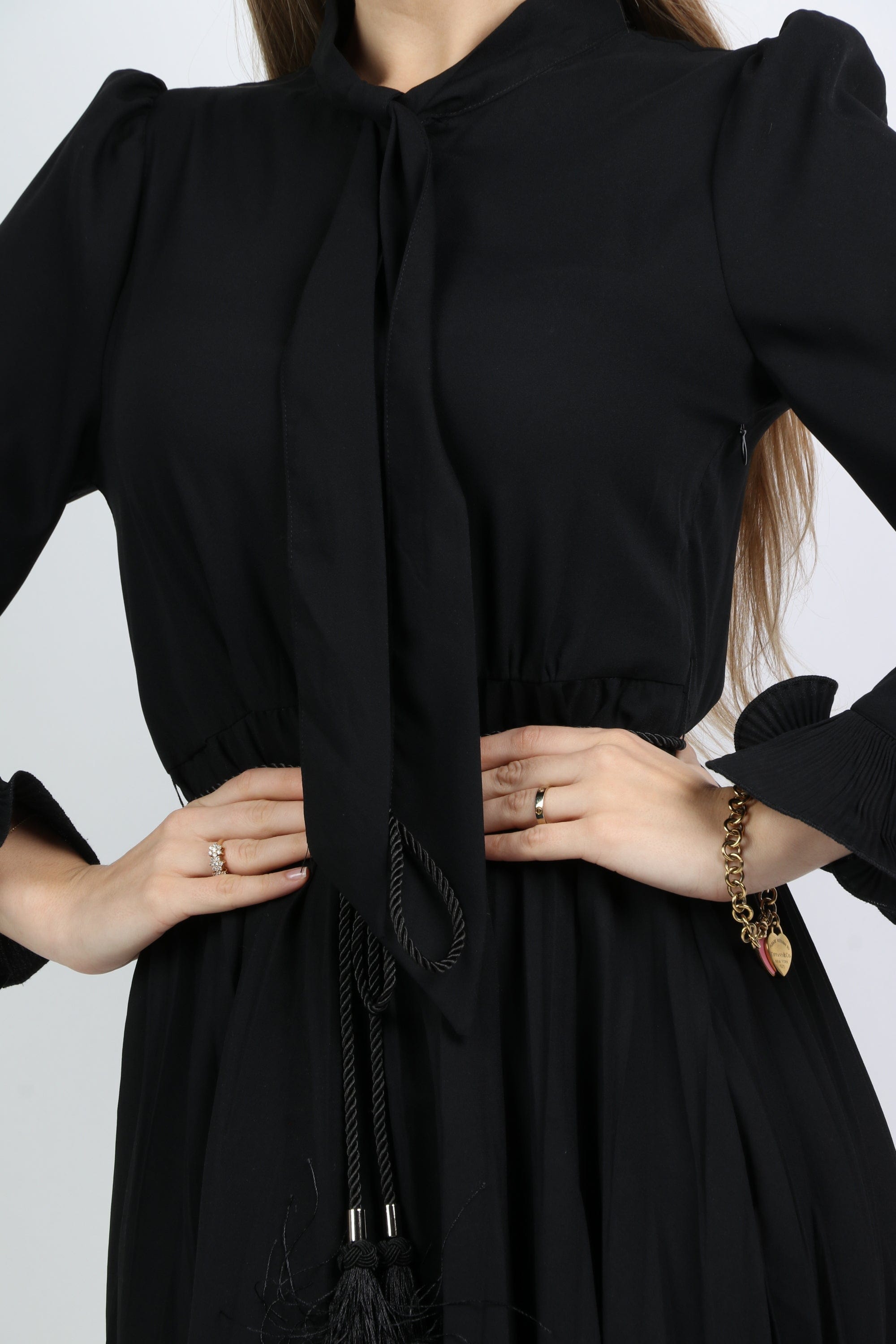 نتشي فستان ميدي بحزام خصر بأكمام طويلة