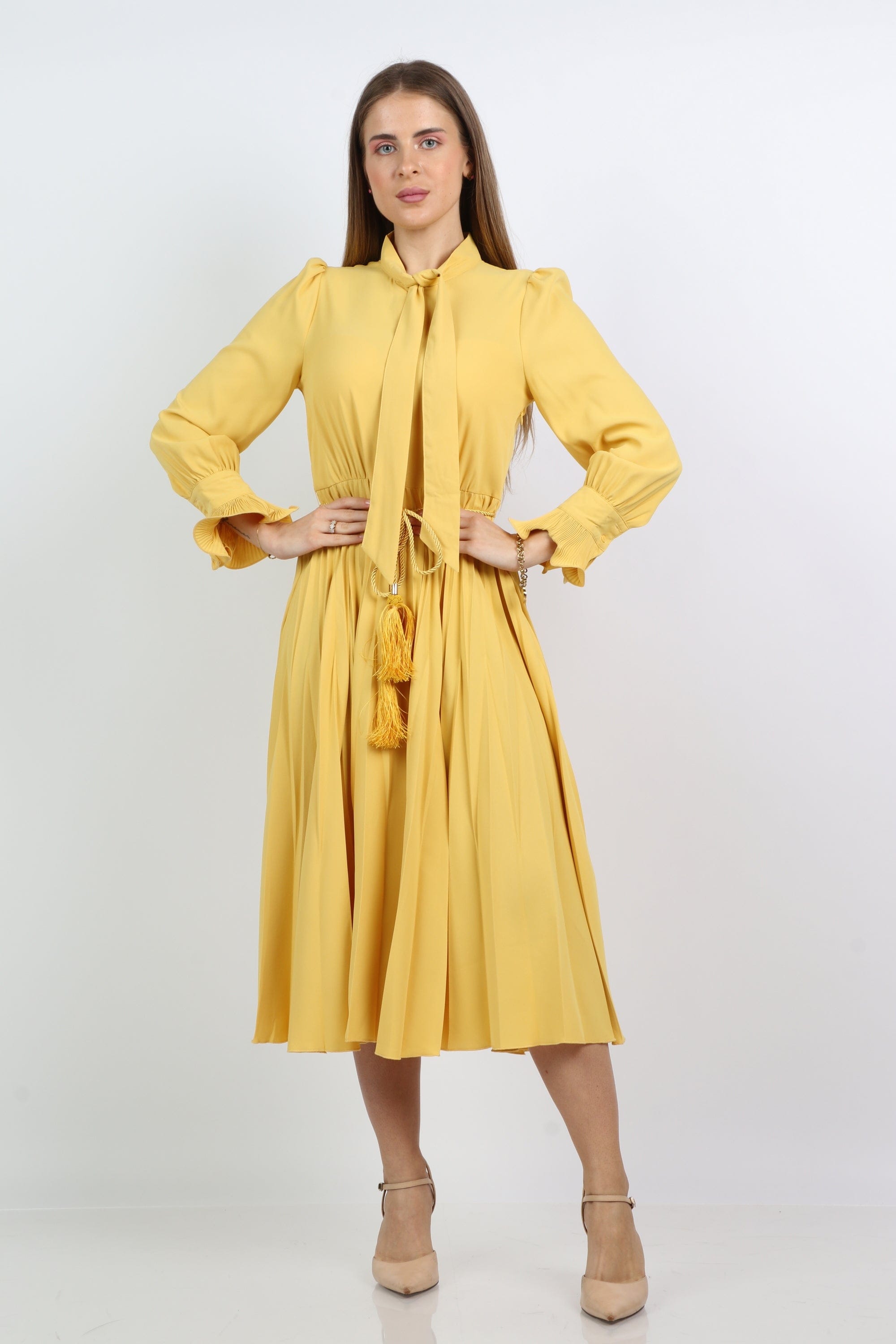 نتشي فستان ميدي بحزام خصر بأكمام طويلة