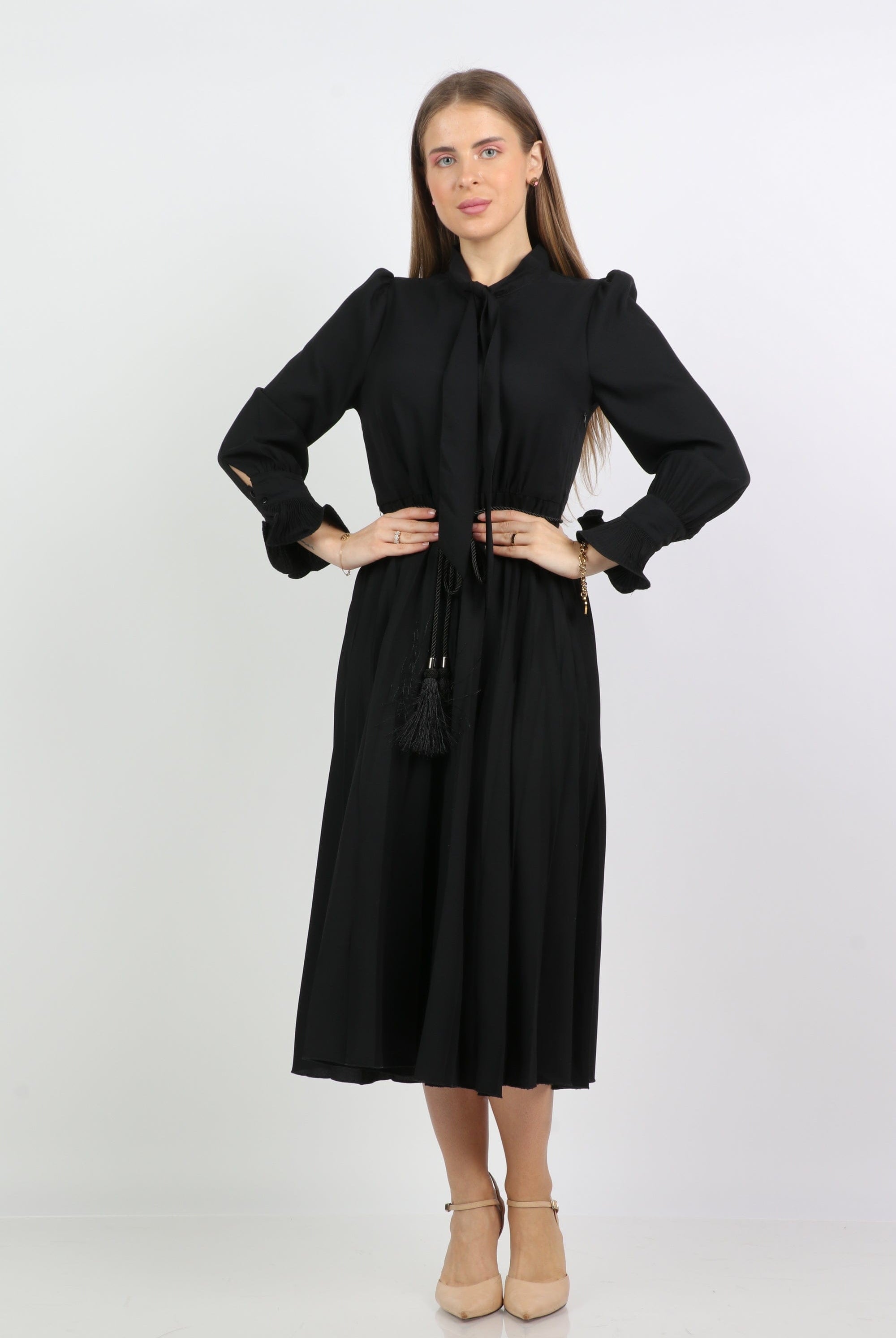 نتشي فستان ميدي بحزام خصر بأكمام طويلة