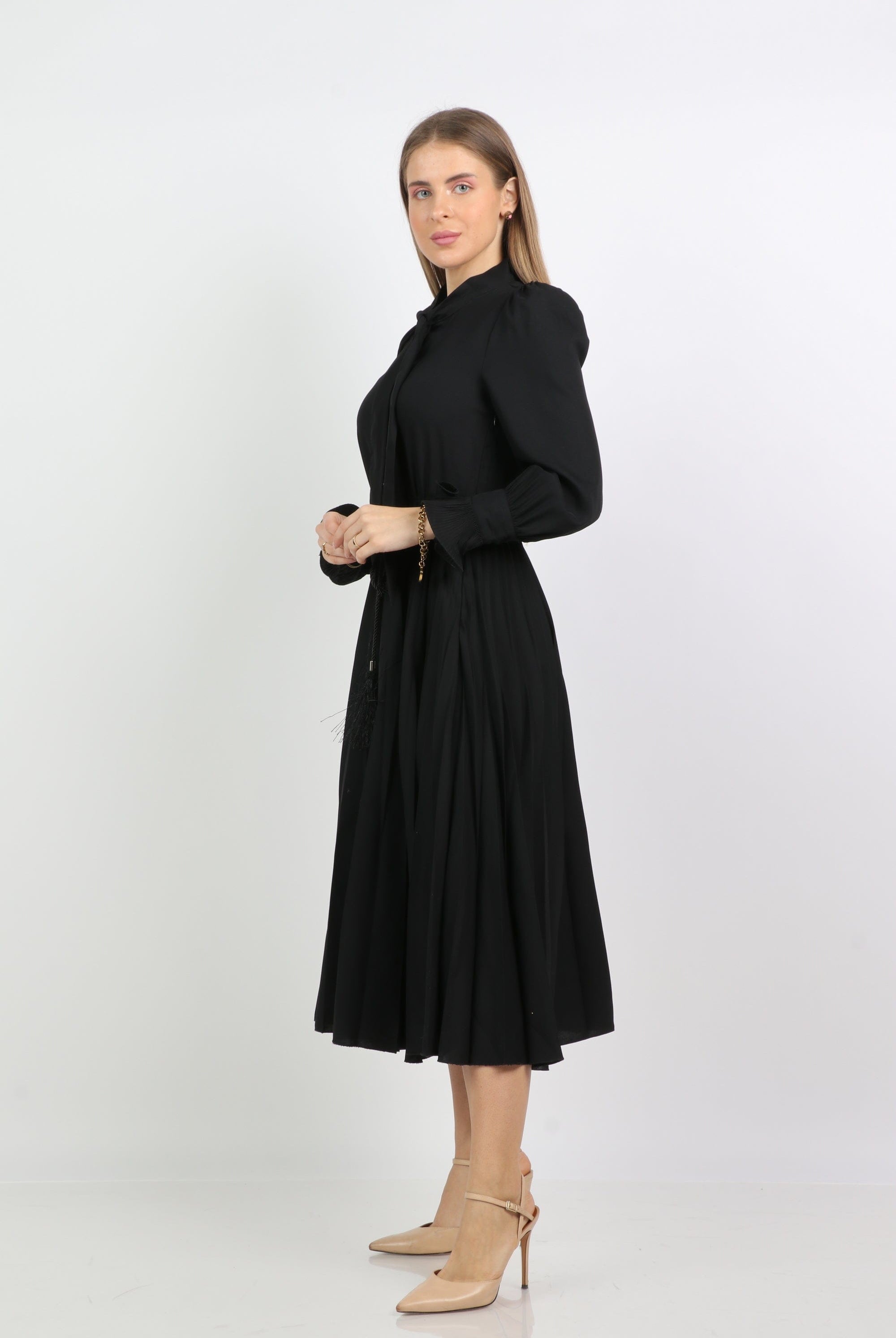 نتشي فستان ميدي بحزام خصر بأكمام طويلة