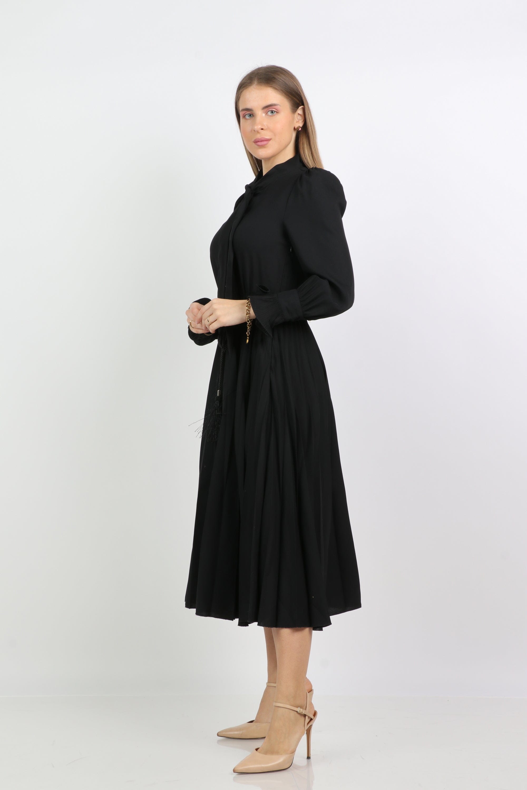 نتشي فستان ميدي بحزام خصر بأكمام طويلة