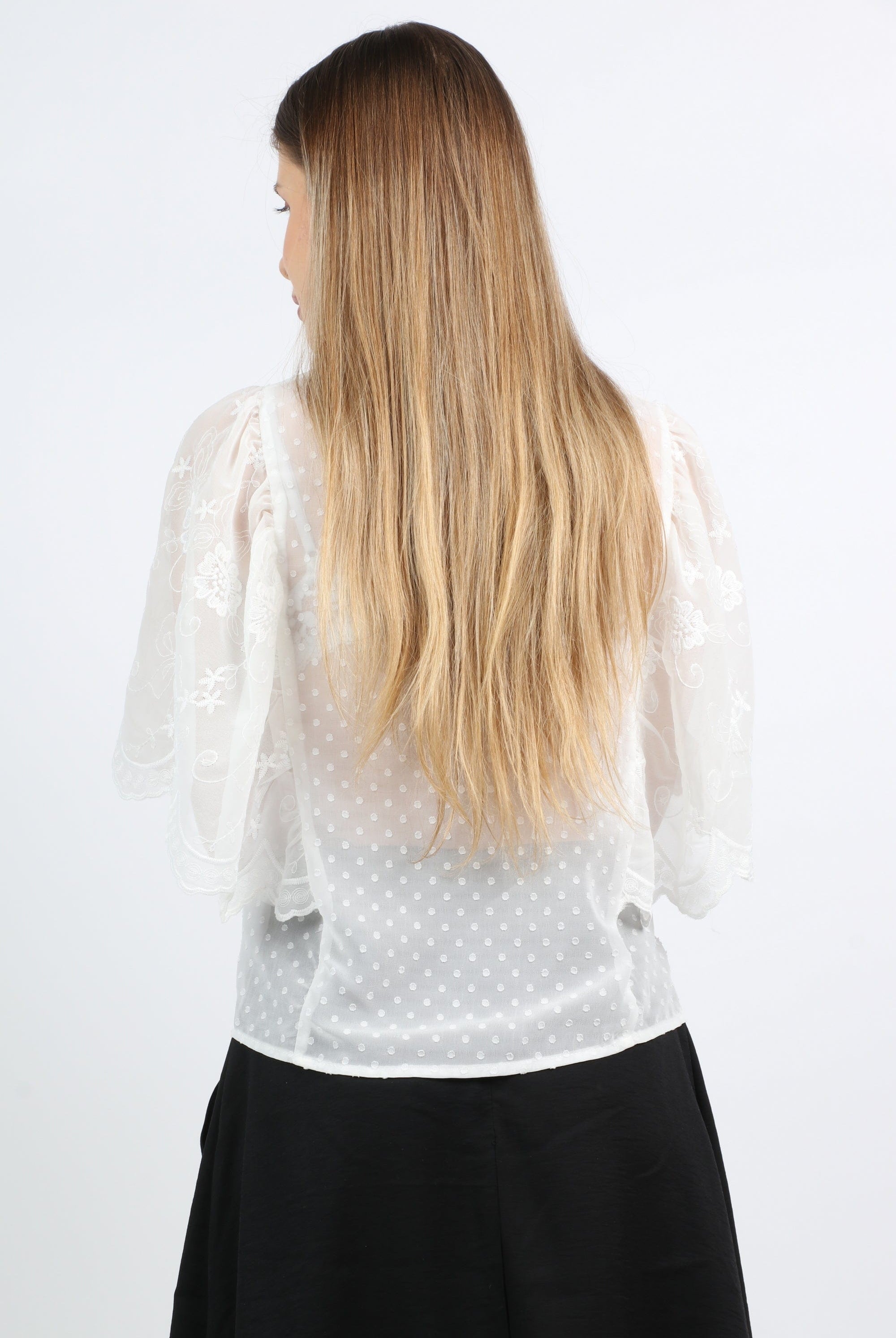 نتشي بلوزة نسائية بأكمام شيفون فراشة