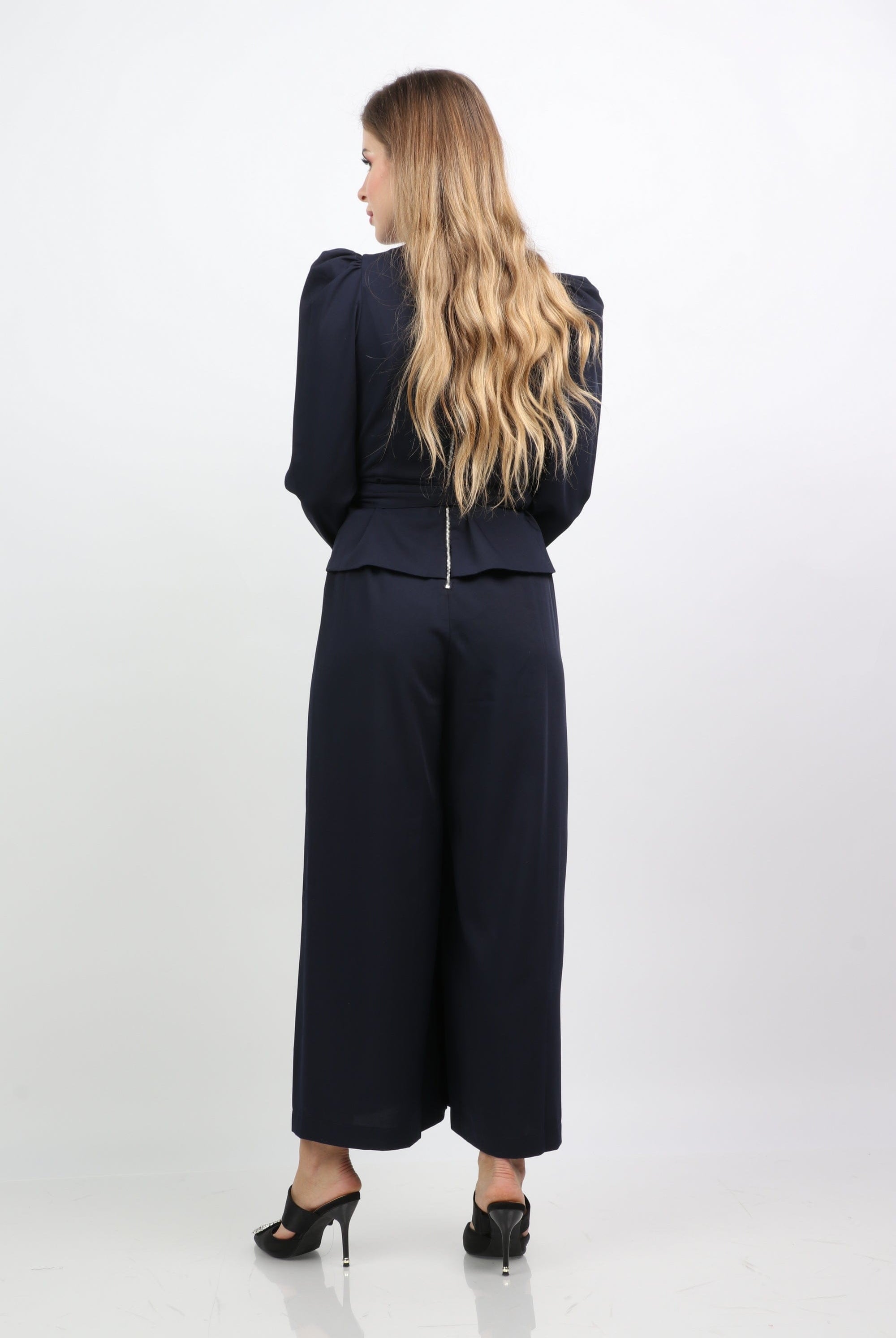 نتشي جمبسوت ملفوف بحزام وكم طويل بف نسائي