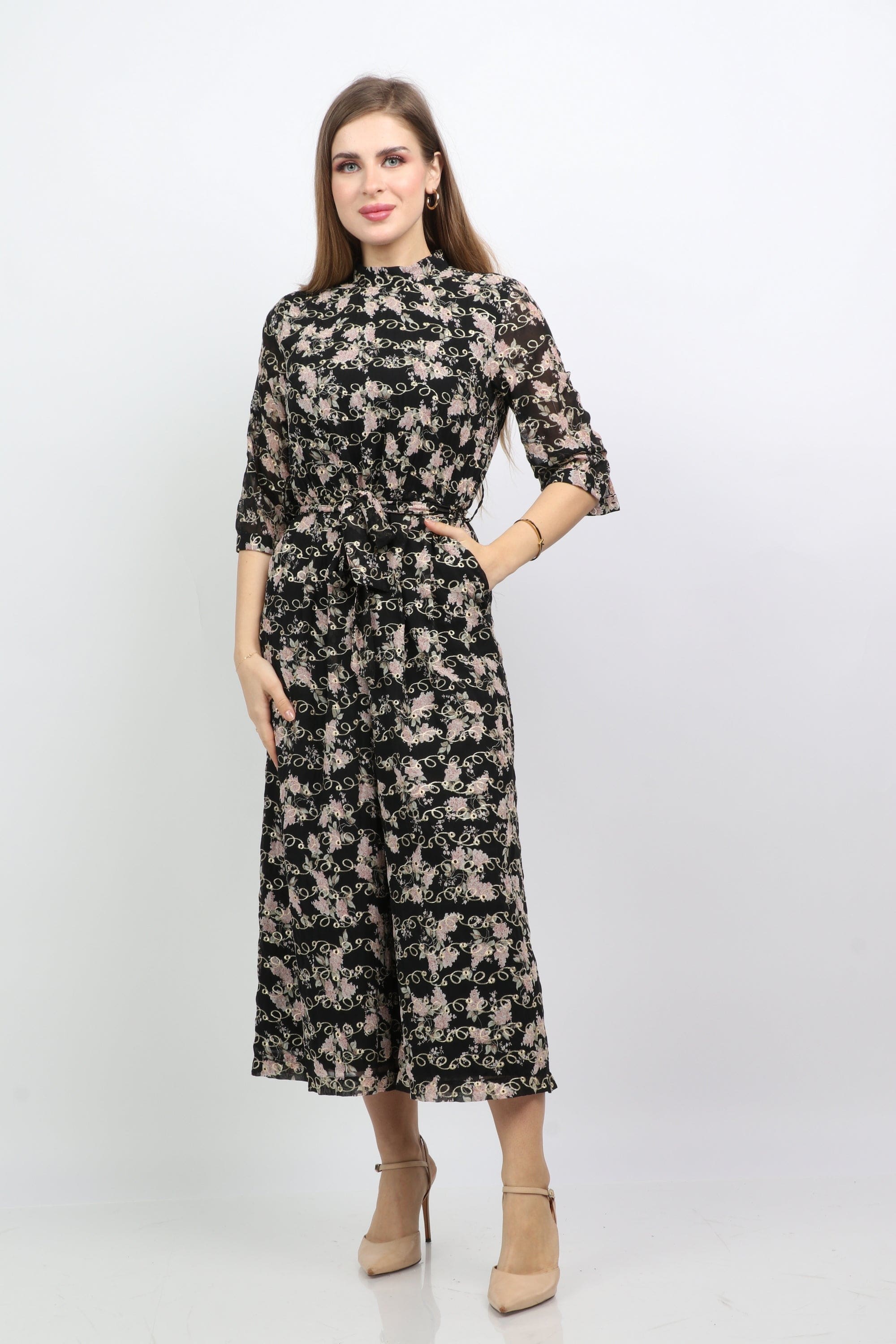 نتشي جمبسوت مشجر مخصر مقفول 3/4 كم بحزام وبنطال طويل نسائي